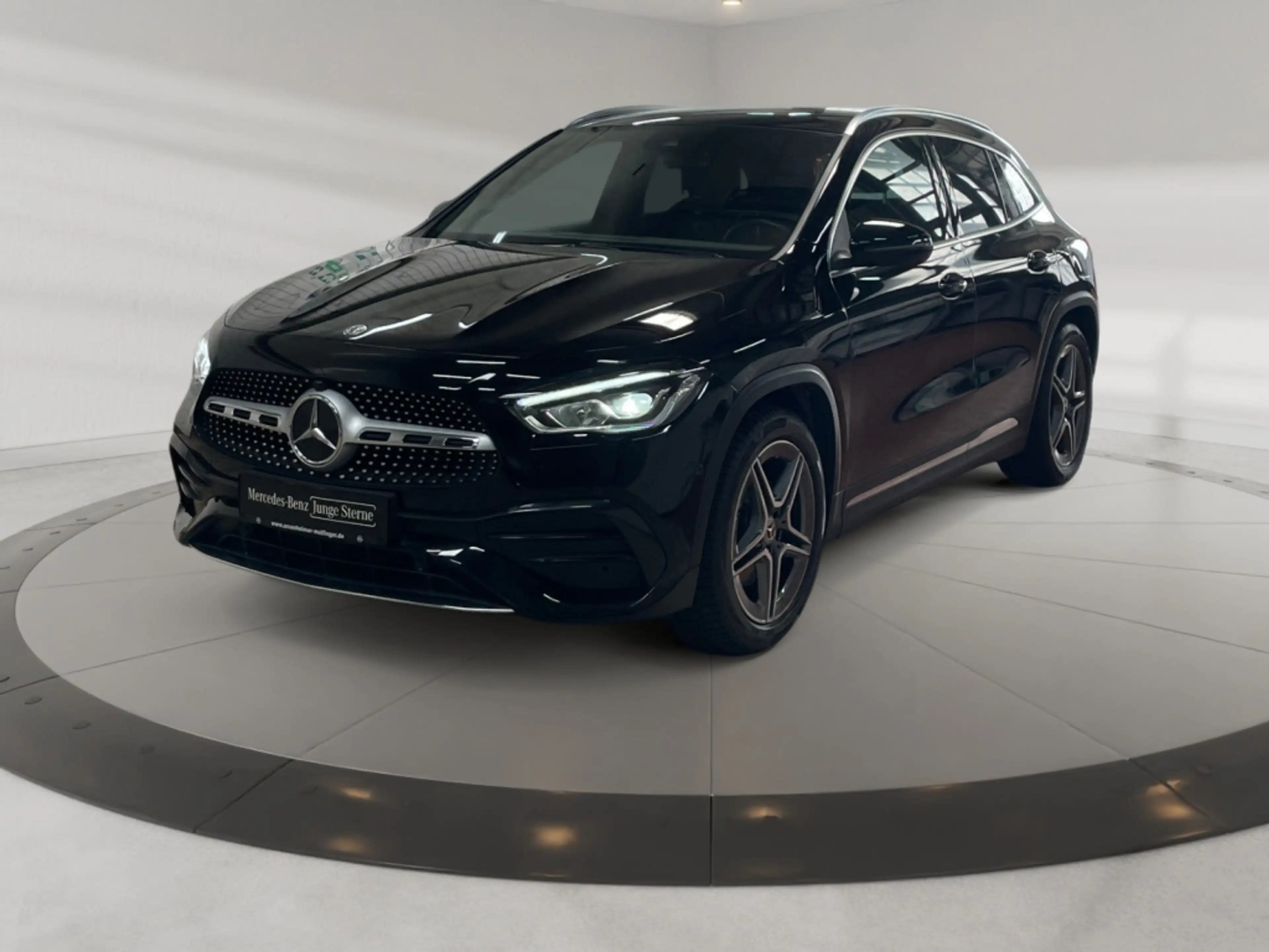 Mercedes-Benz GLA 220 d 4matic AMG AMG+MBUX+AHK+Pano+SHD+Wide — photo 2