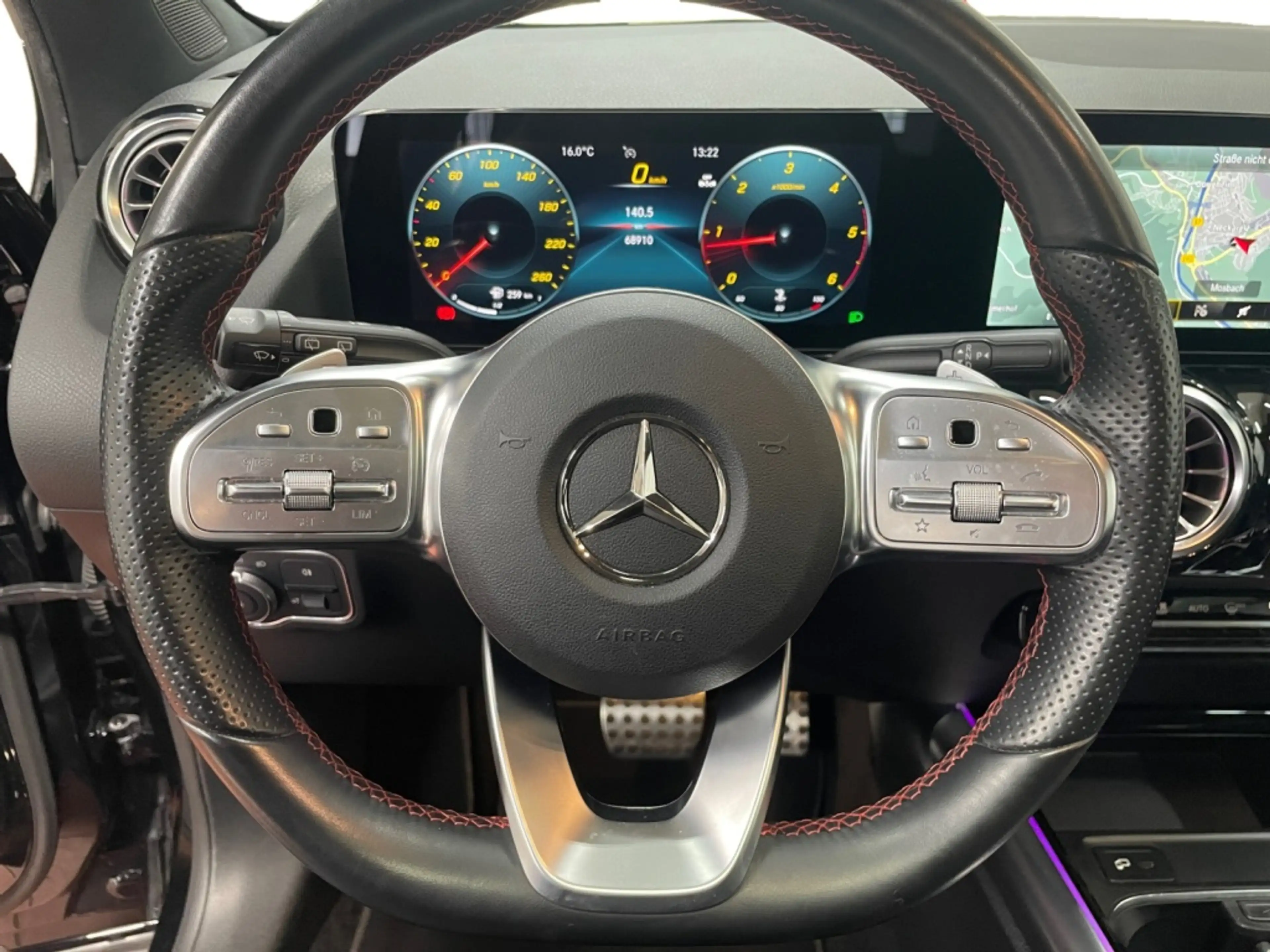 Mercedes-Benz GLA 220 d 4matic AMG AMG+MBUX+AHK+Pano+SHD+Wide — photo 11