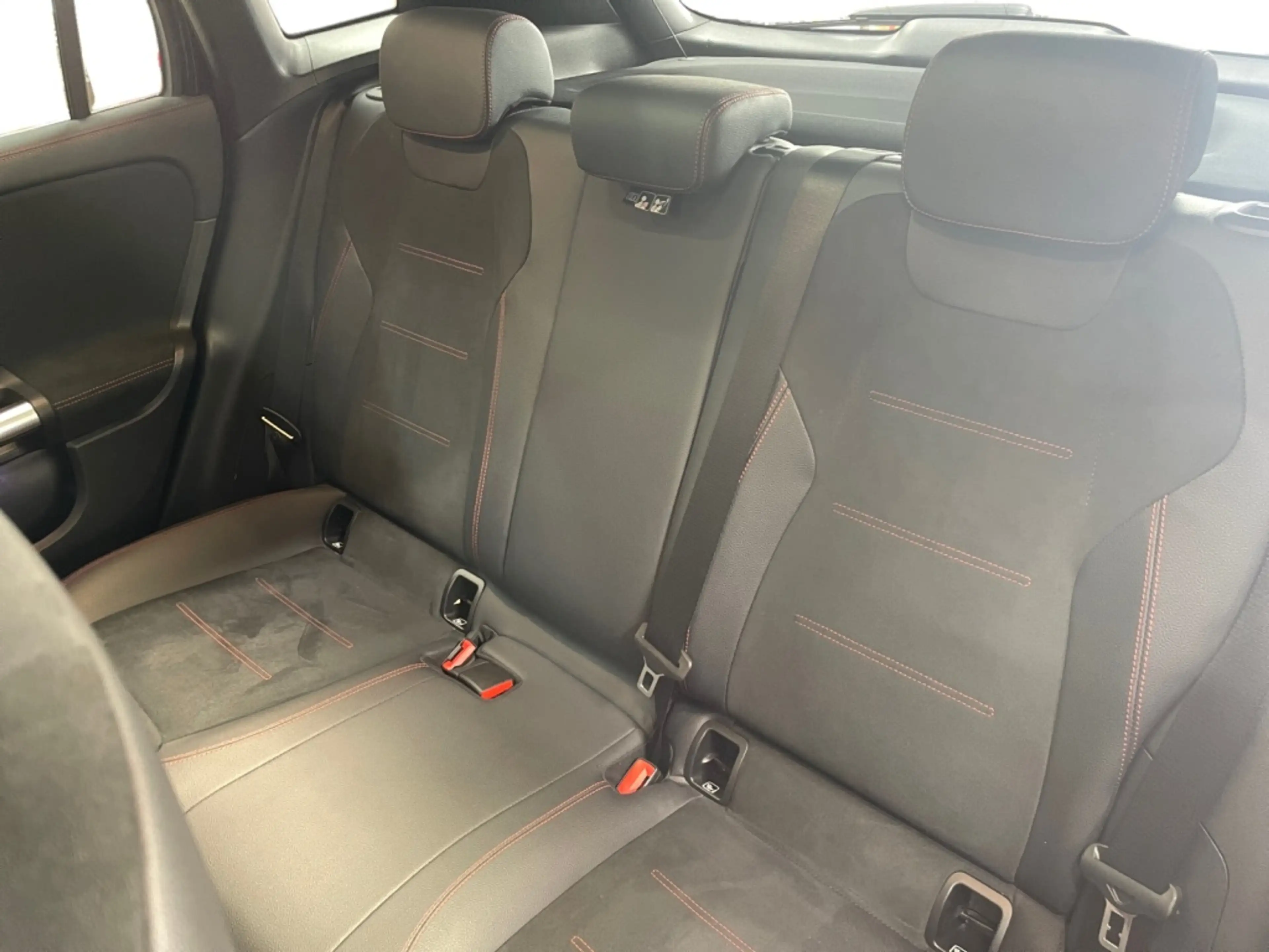 Mercedes-Benz GLA 220 d 4matic AMG AMG+MBUX+AHK+Pano+SHD+Wide — photo 8