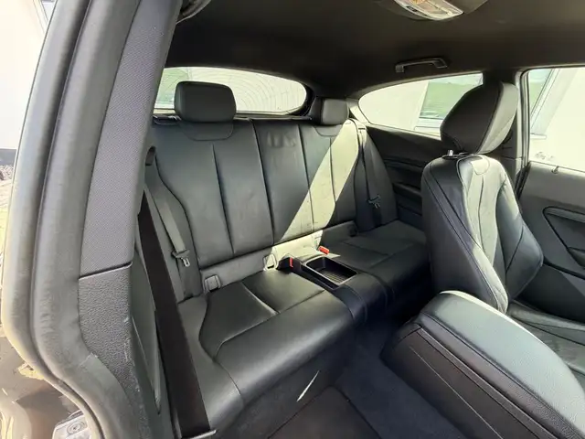 BMW 3 view 13