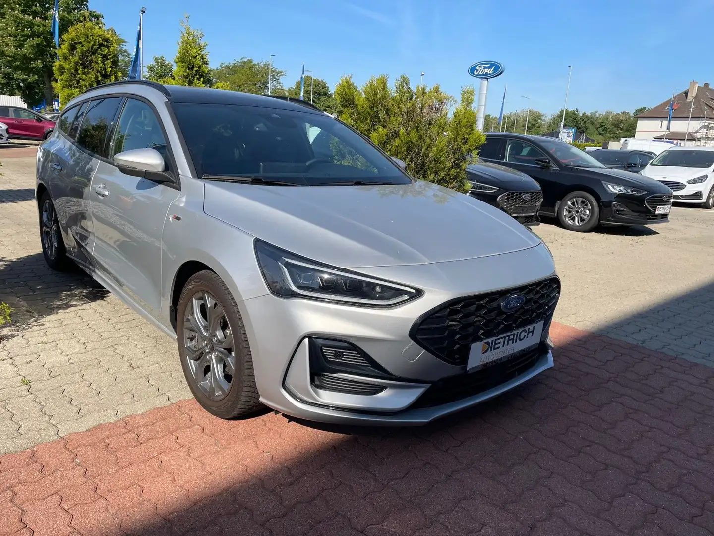 Ford Focus ST Line 155PS  Autom. *LED|Pano|AHK|GJR* Argent - 2