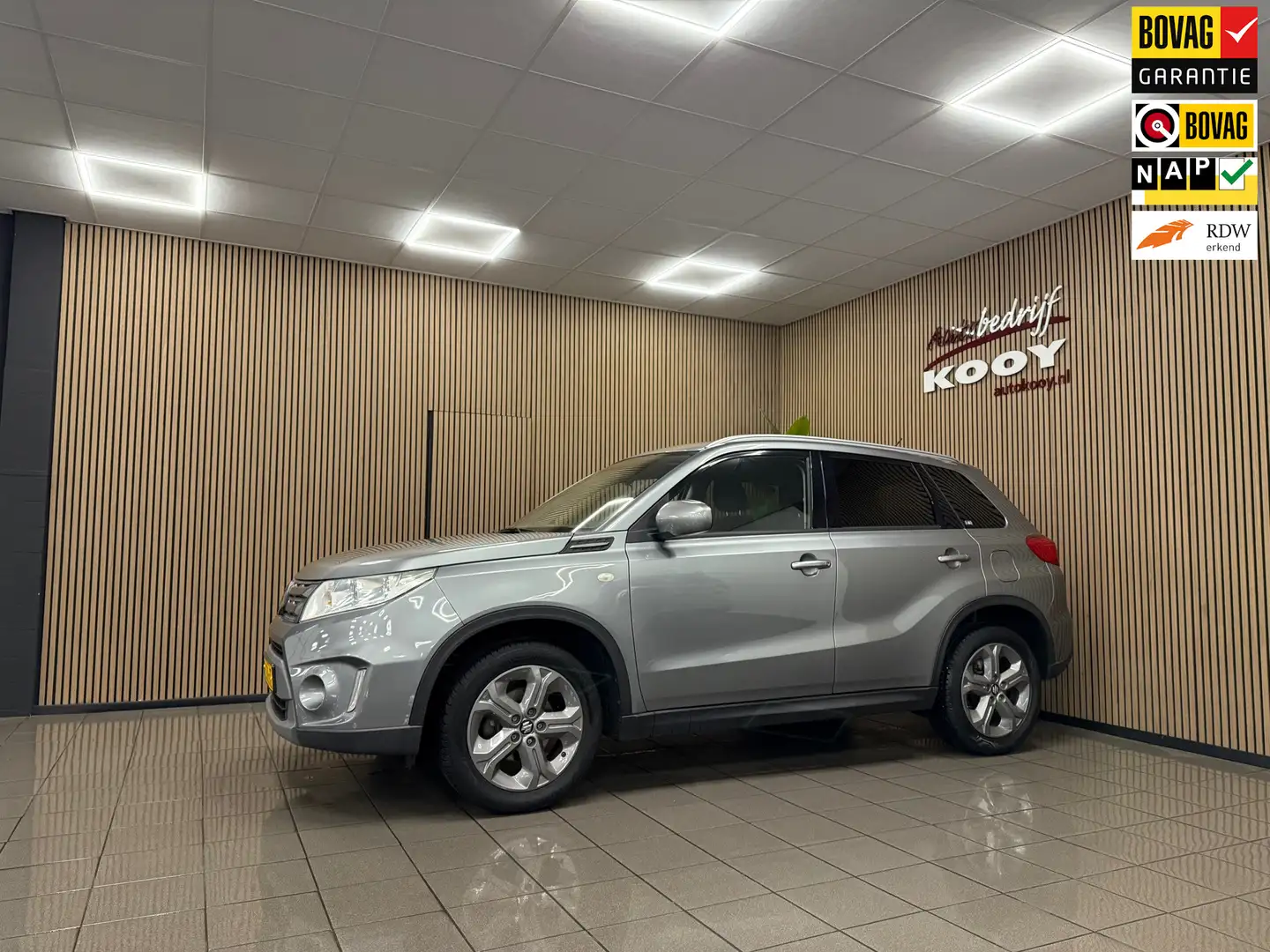 Suzuki Vitara 1.6 Exclusive * Dealer onderhouden / Trekhaak / Ca Grijs - 1