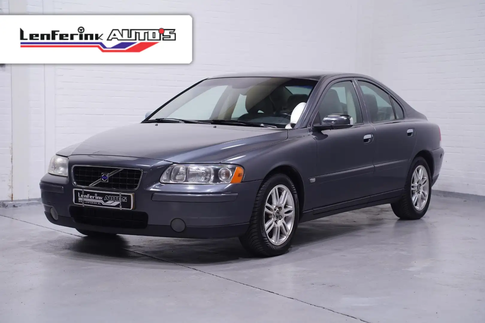 Volvo S60 2.0T Momentum Airco APK Cruise Leder APK 17/03/202 Gris - 1