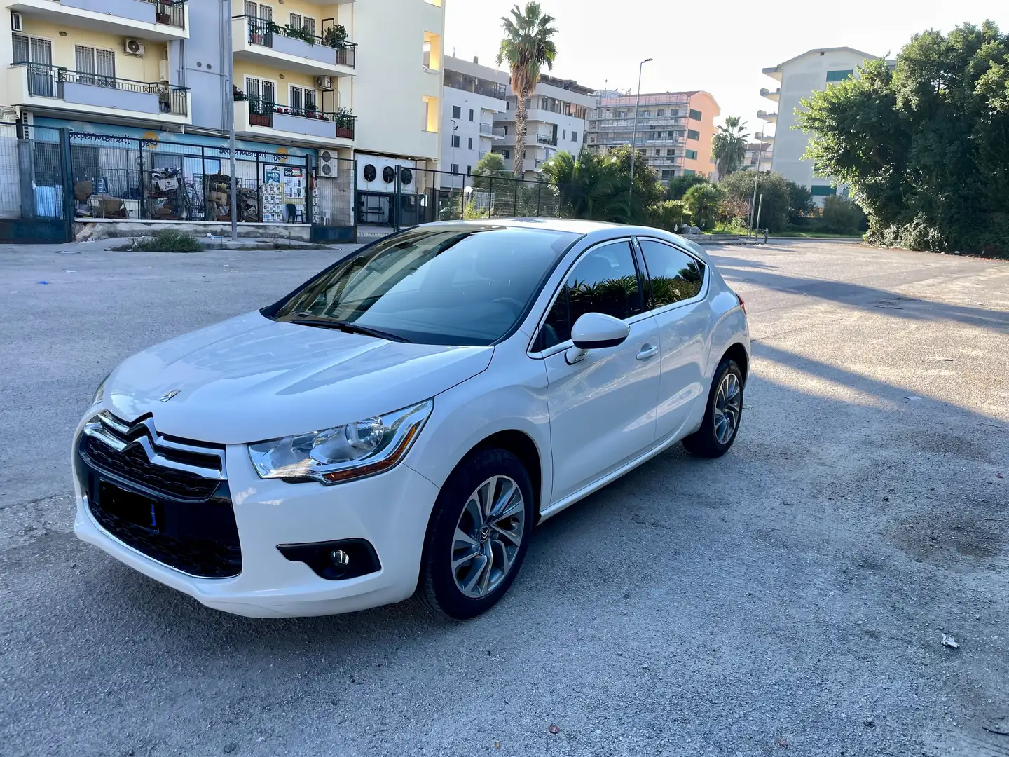 Citroen DS4 DS4 1.6 e-hdi (airdream) So Chic 115cv Blanc - 1