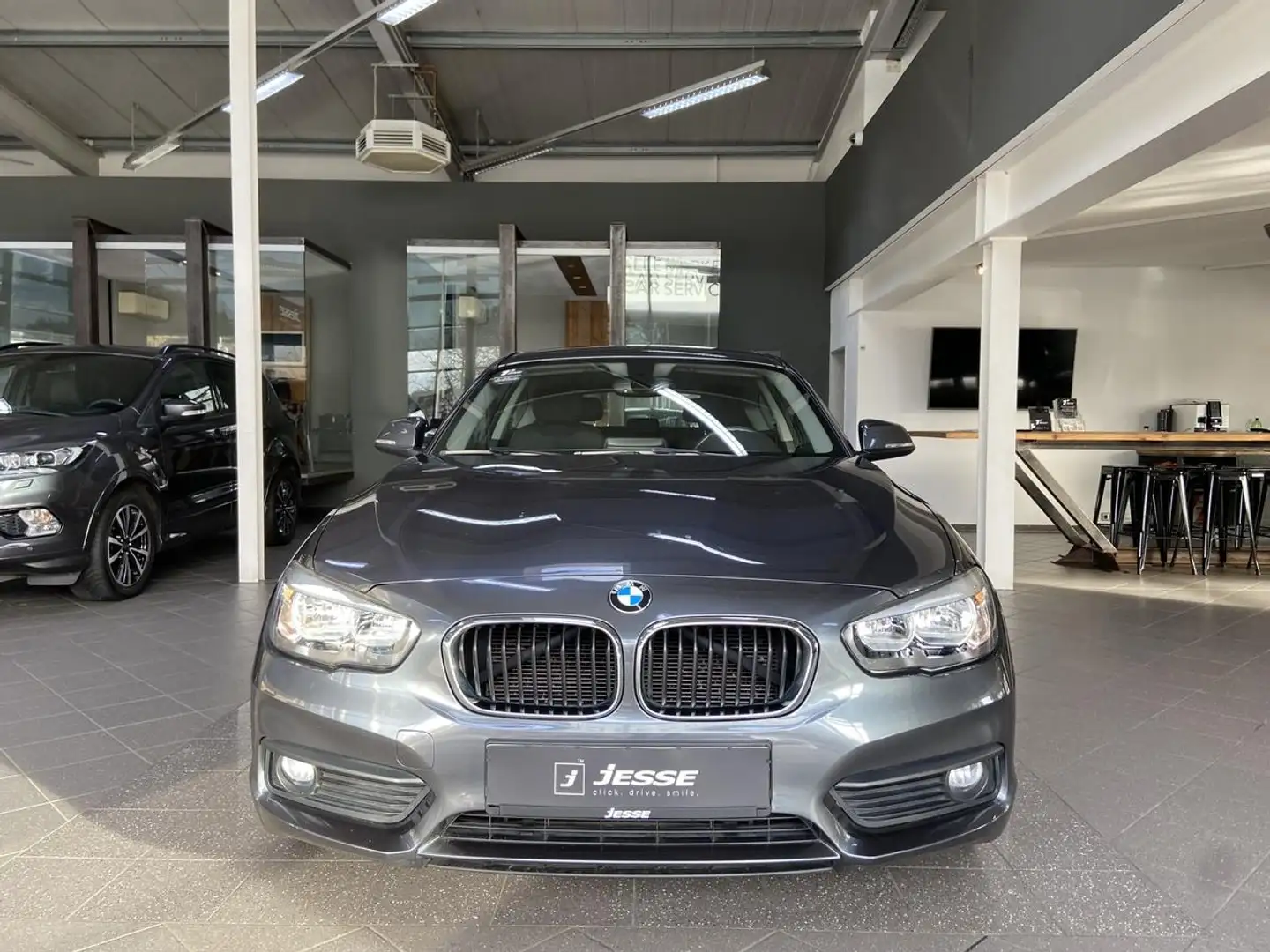 BMW 118 i Advantage PDC Tempomat SHZ Grijs - 2