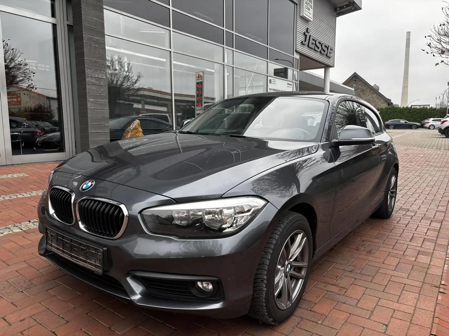 BMW 118 i Advantage PDC Tempomat SHZ Gris - 1