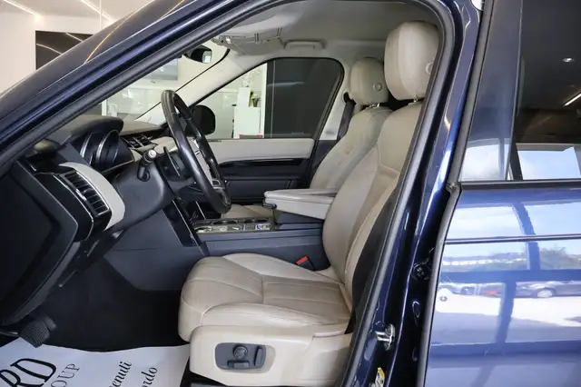 Land Rover Discovery view 10