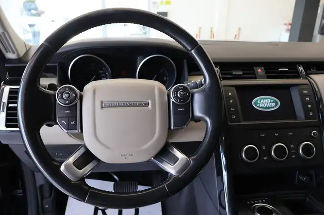 Land Rover Discovery view 14