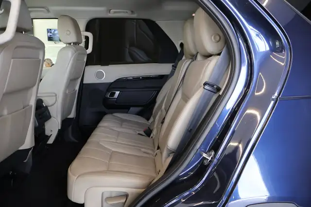 Land Rover Discovery view 11