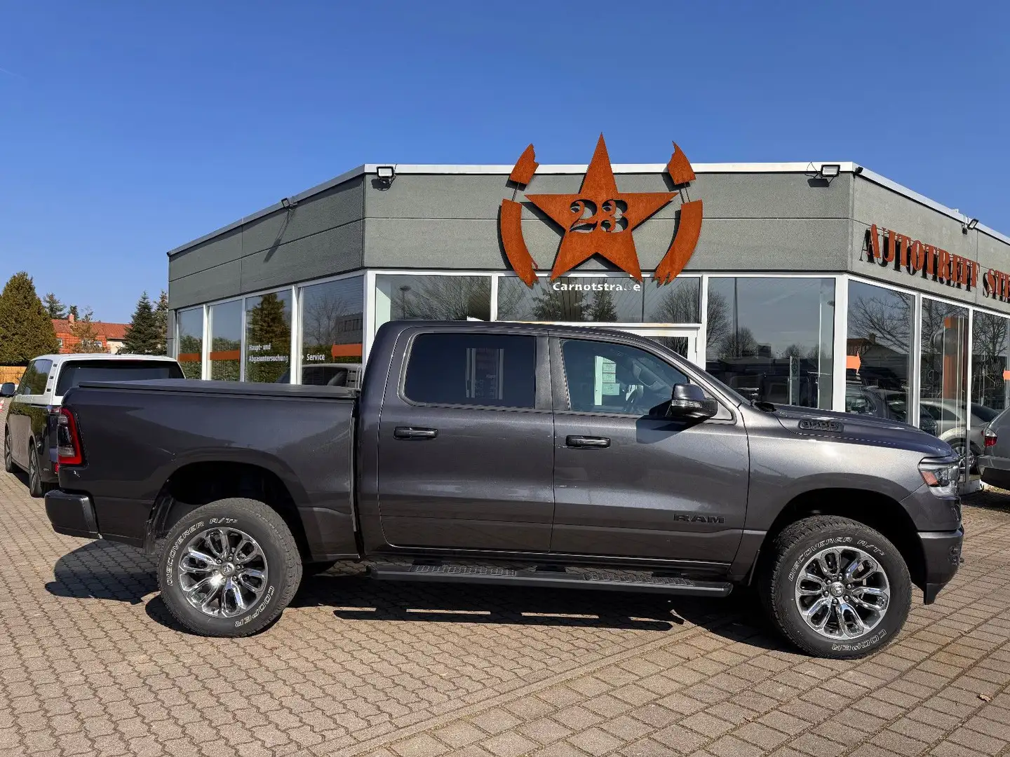 Dodge RAM 1500 , 5,7L V8 "sport"  , 1.Hand Grau - 1