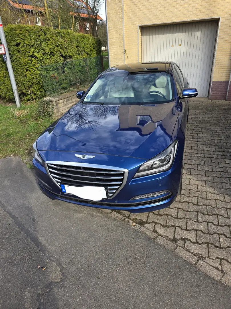 Hyundai Genesis Luxury Blau - 1