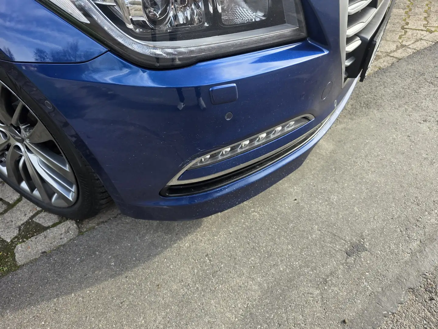 Hyundai Genesis Luxury Blau - 2