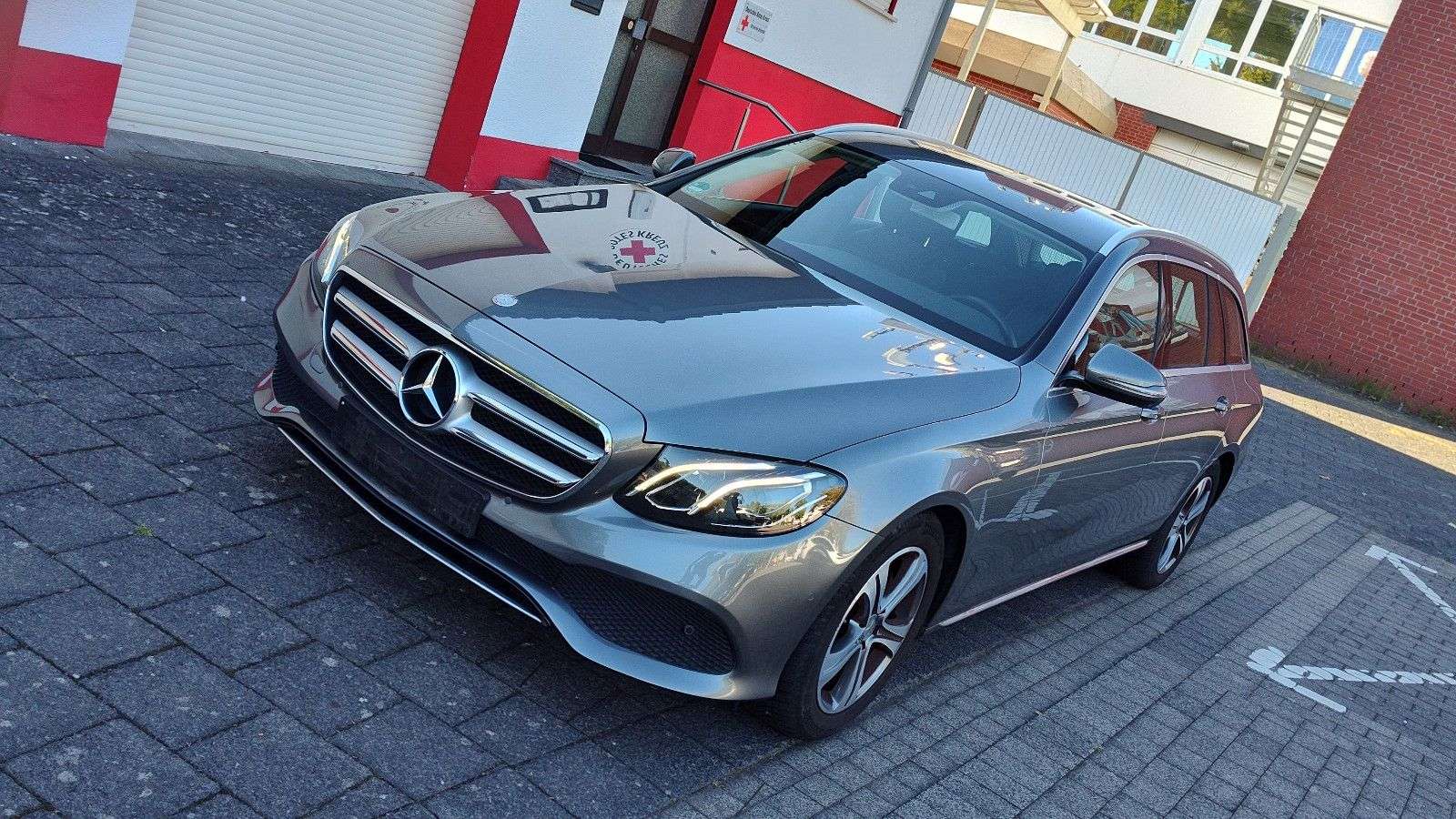 Mercedes-Benz E 200