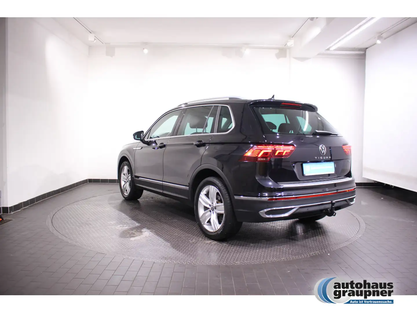 Volkswagen Tiguan 2.0 TDI 4MOTION DSG Elegance AHK ACC Siyah - 2