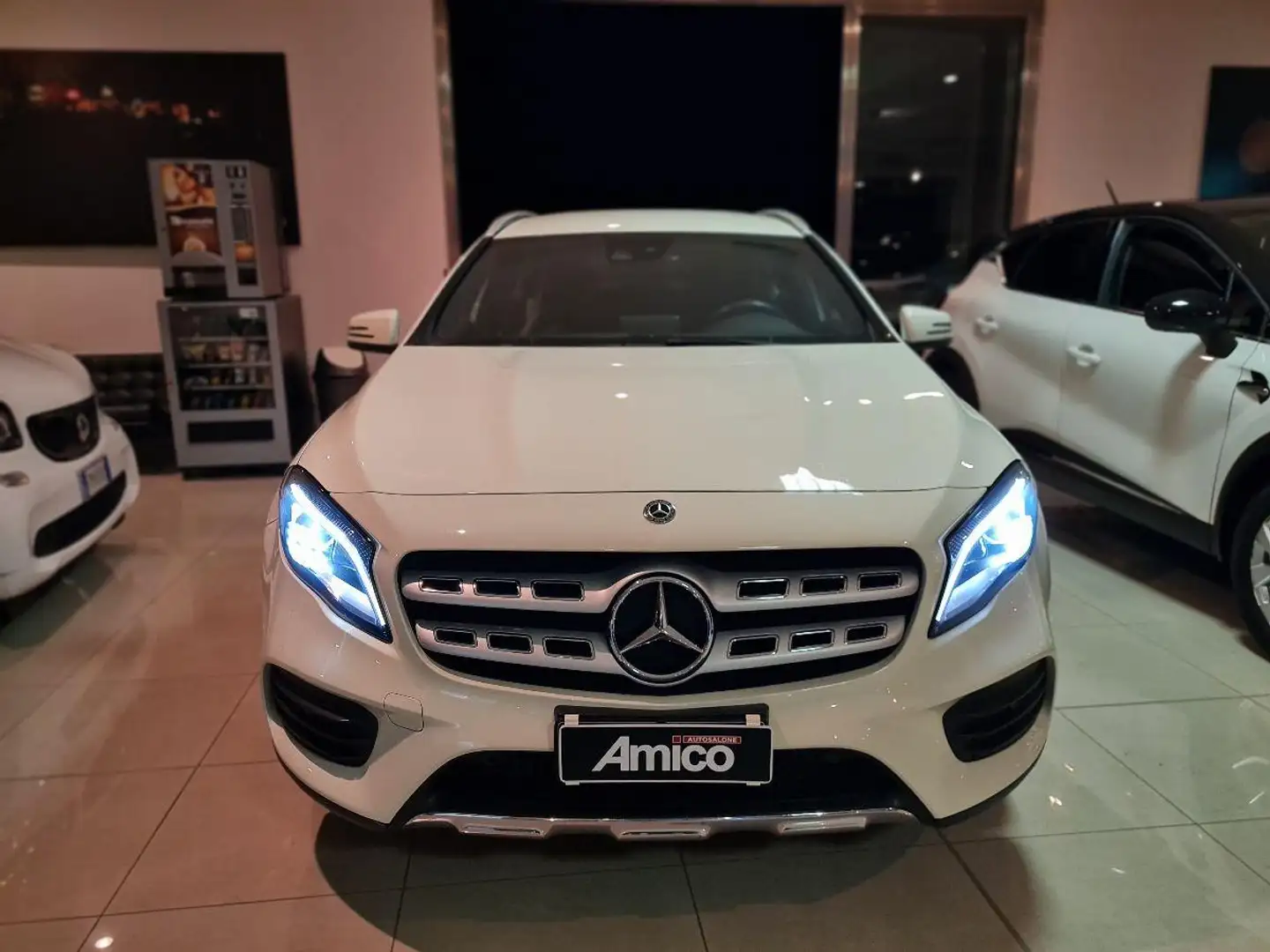 Mercedes-Benz GLA 220 d Automatic 4Matic Premium AMG Weiß - 2