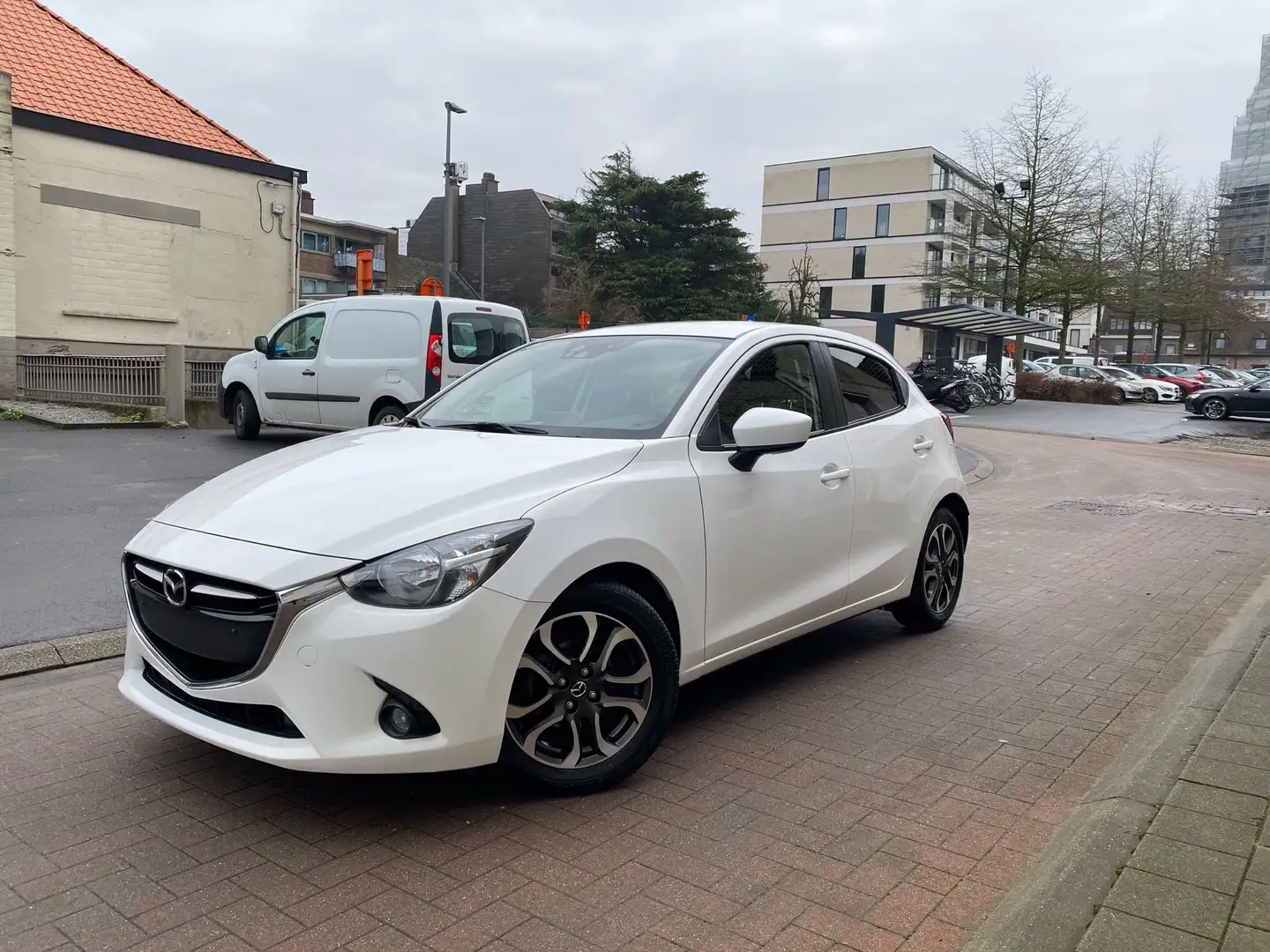 Mazda 2 1.5i Skyactiv-G Skydrive Blanc - 1