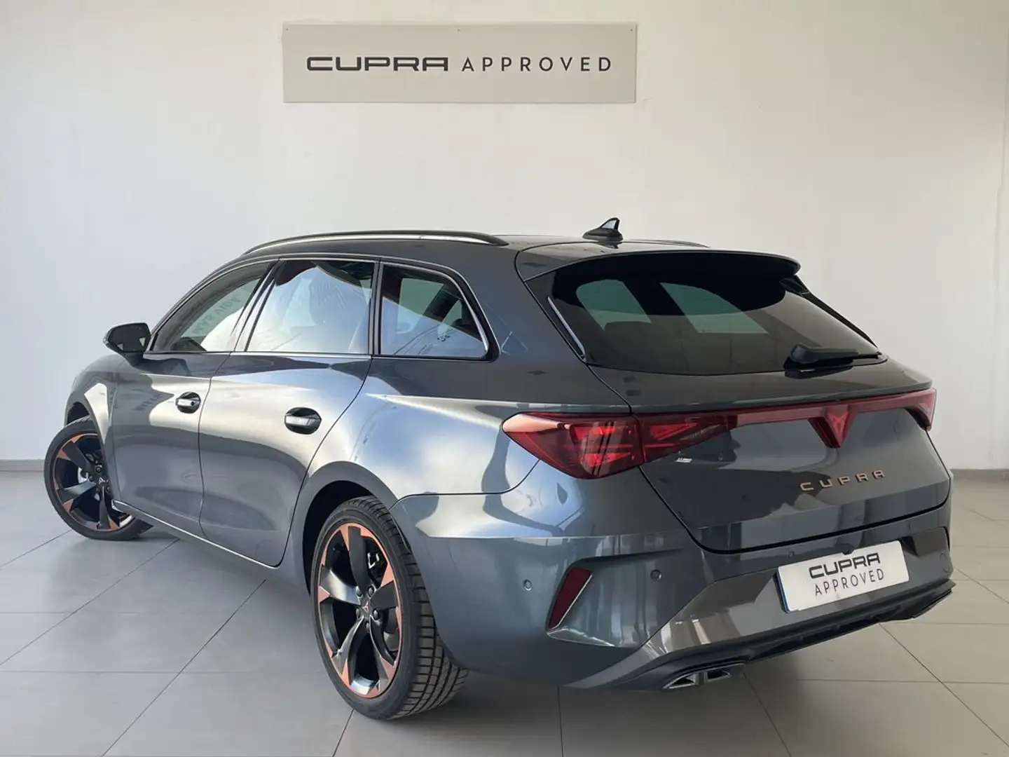 CUPRA Leon Sportstourer 1.5 eTSI 110 DSG Gris - 2