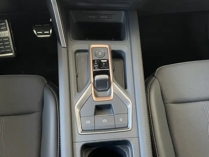Cupra León Sportstourer 1.5 eTSI DSG 2025, foto 15