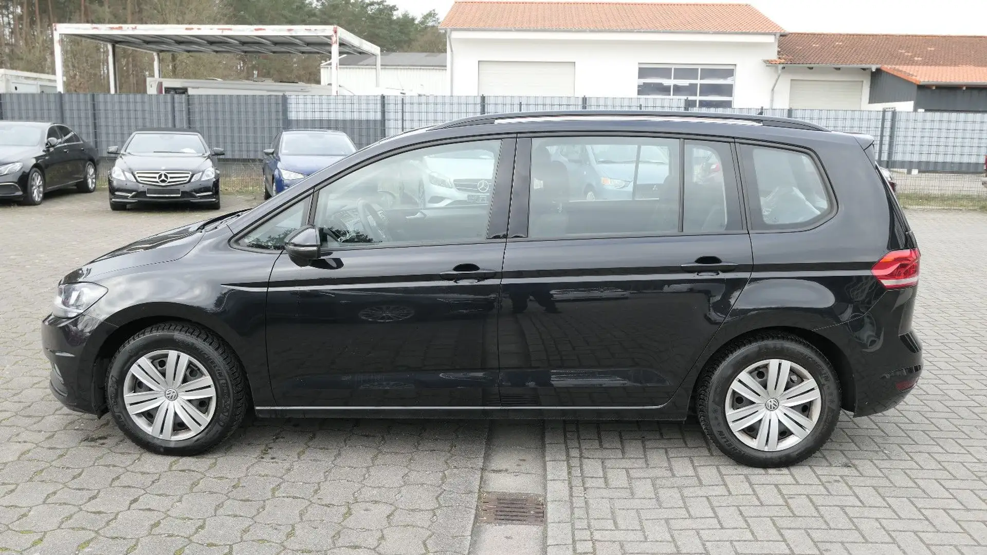 Volkswagen Touran Trendline BMT/Start-Stopp/1-Hand/Euro6 Fekete - 2