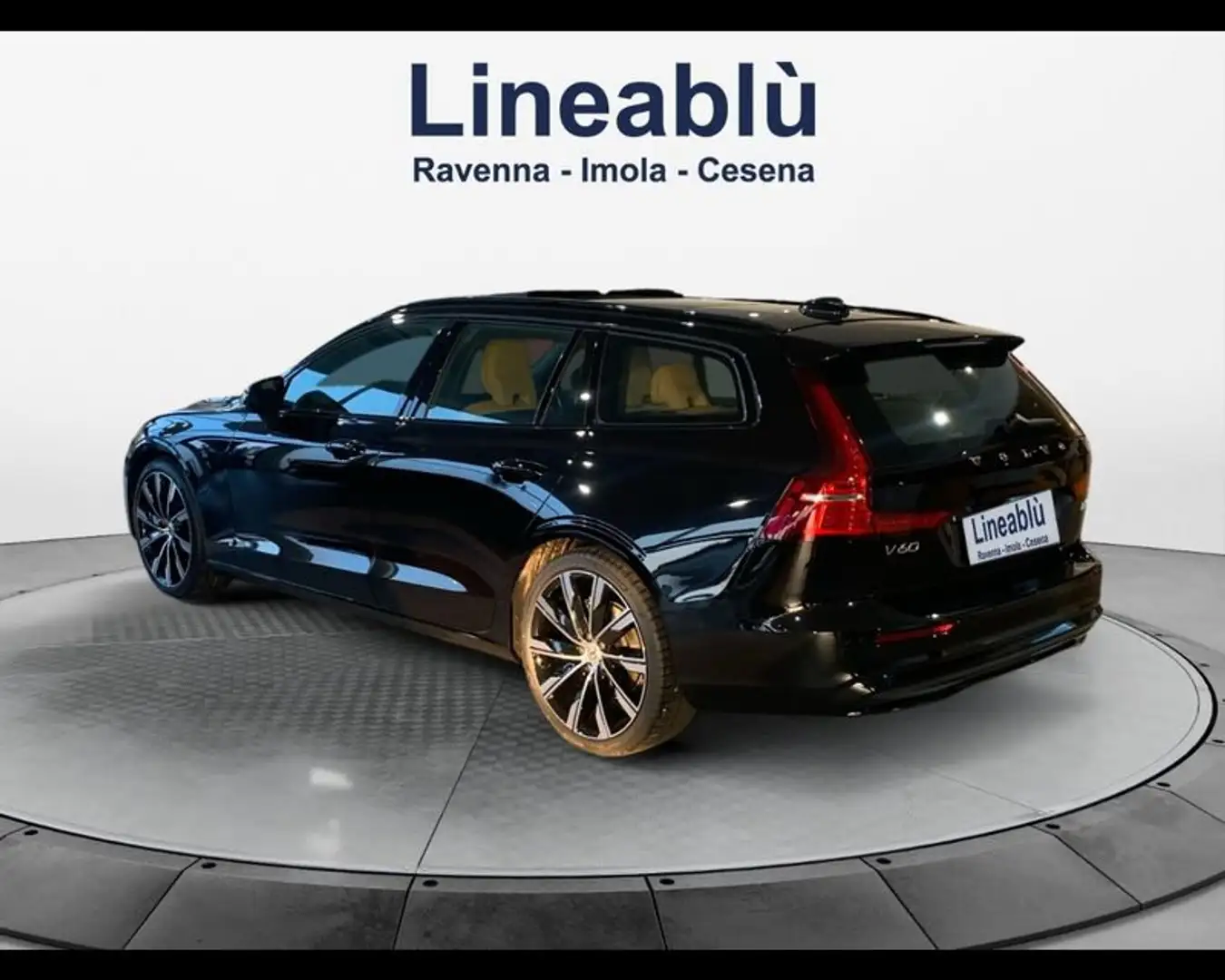 Volvo V60 N. Ultra Dark B4 AUT crna - 2