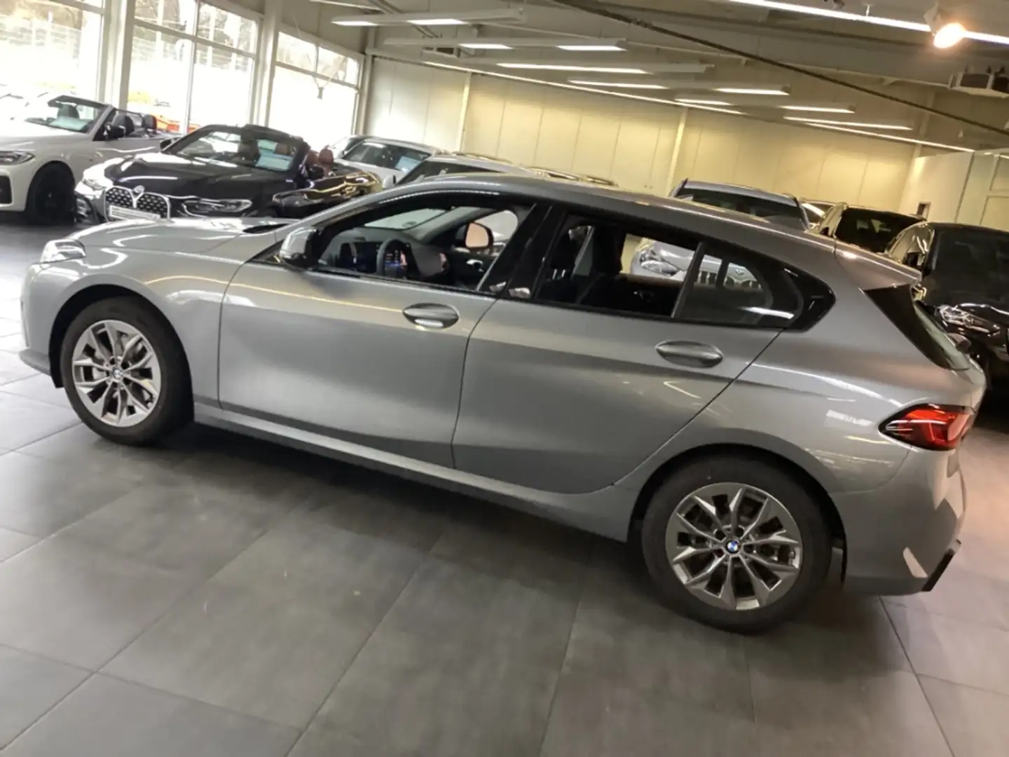 BMW 120 F70 adLED SHZ M-Shadowline ParkAss Komfortzugang Grau - 2