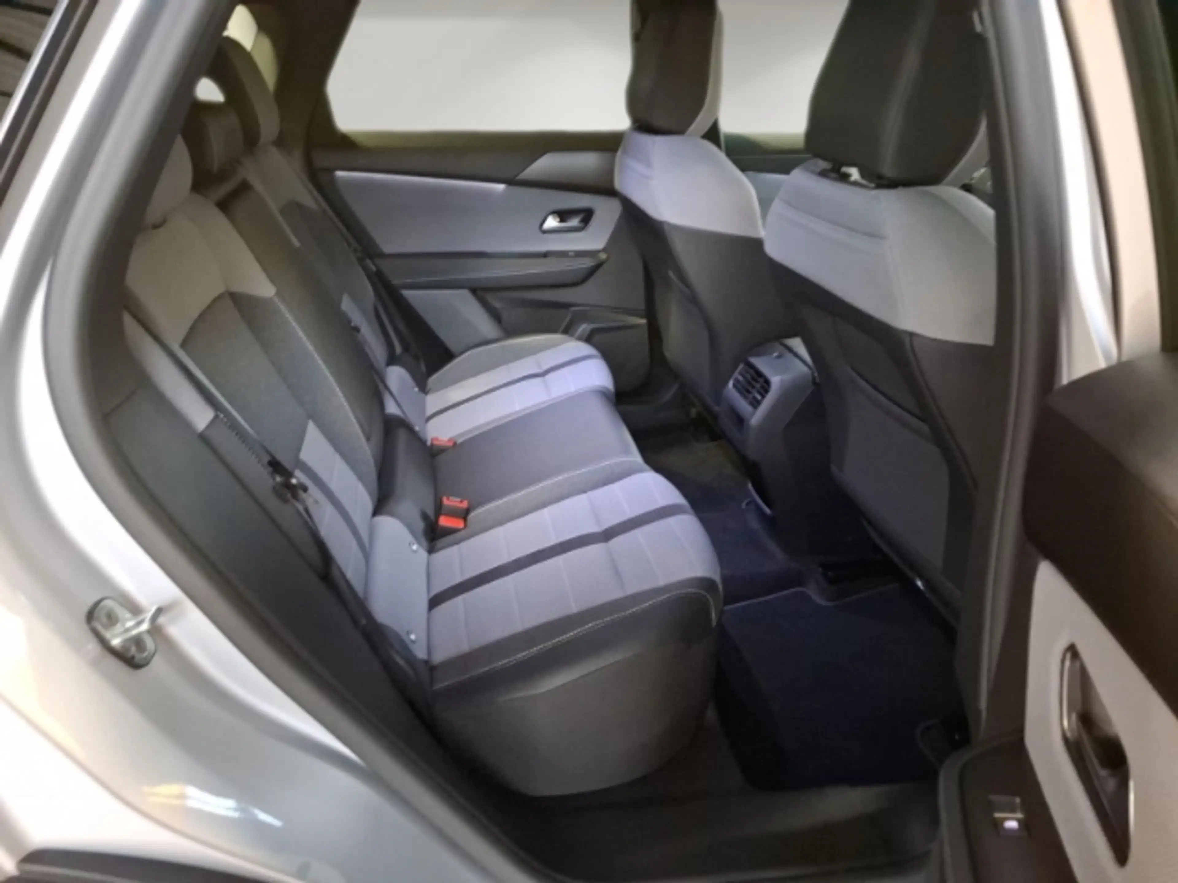 Opel Grandland GS 1,2 Hybrid Automatik/Navi/HUD/Lenkrad/Sitzheizu — photo 13