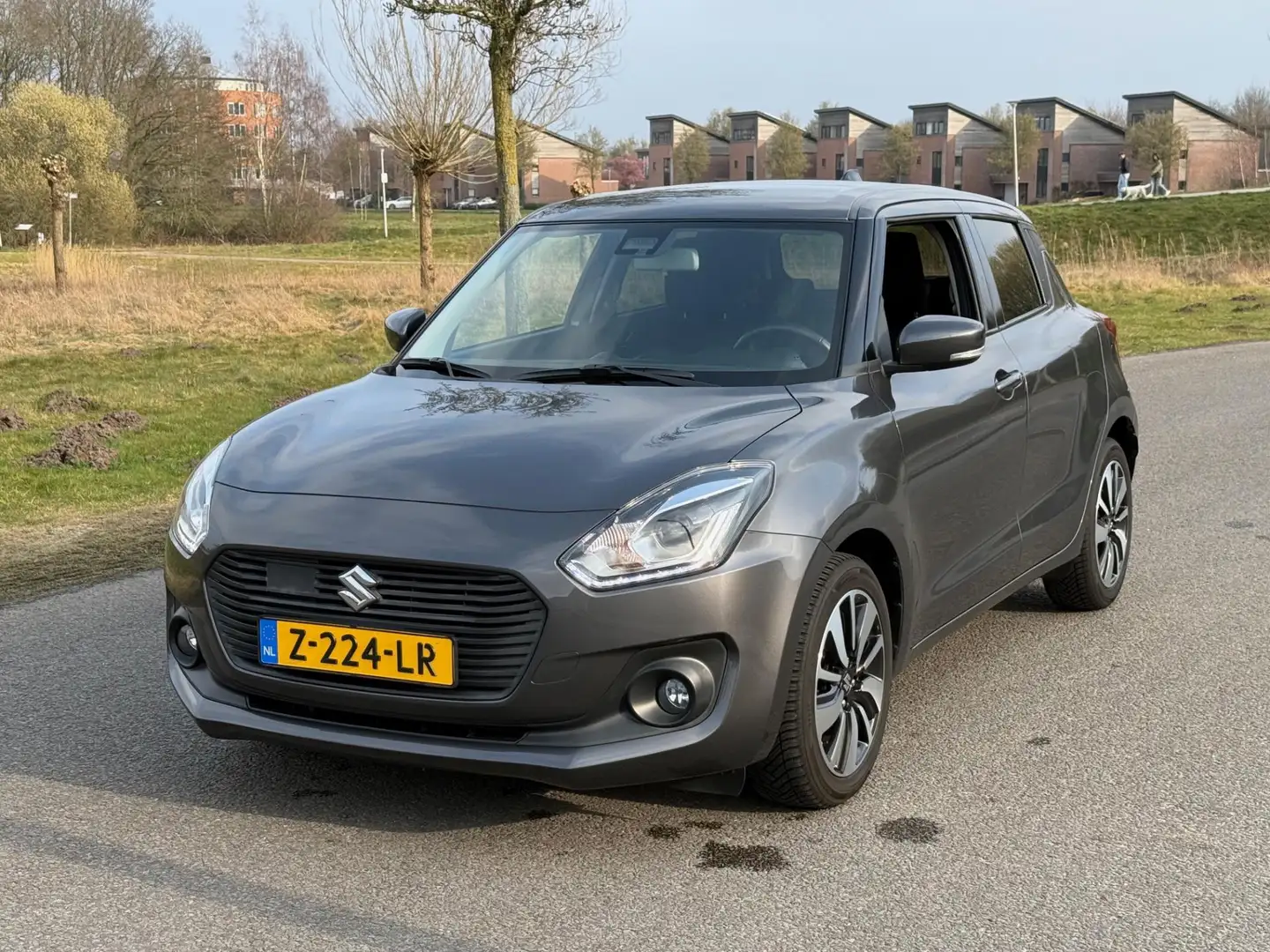 Suzuki Swift 1.0 Automaat Stijl | Clima | Navi | stoelverwarmin Grijs - 2