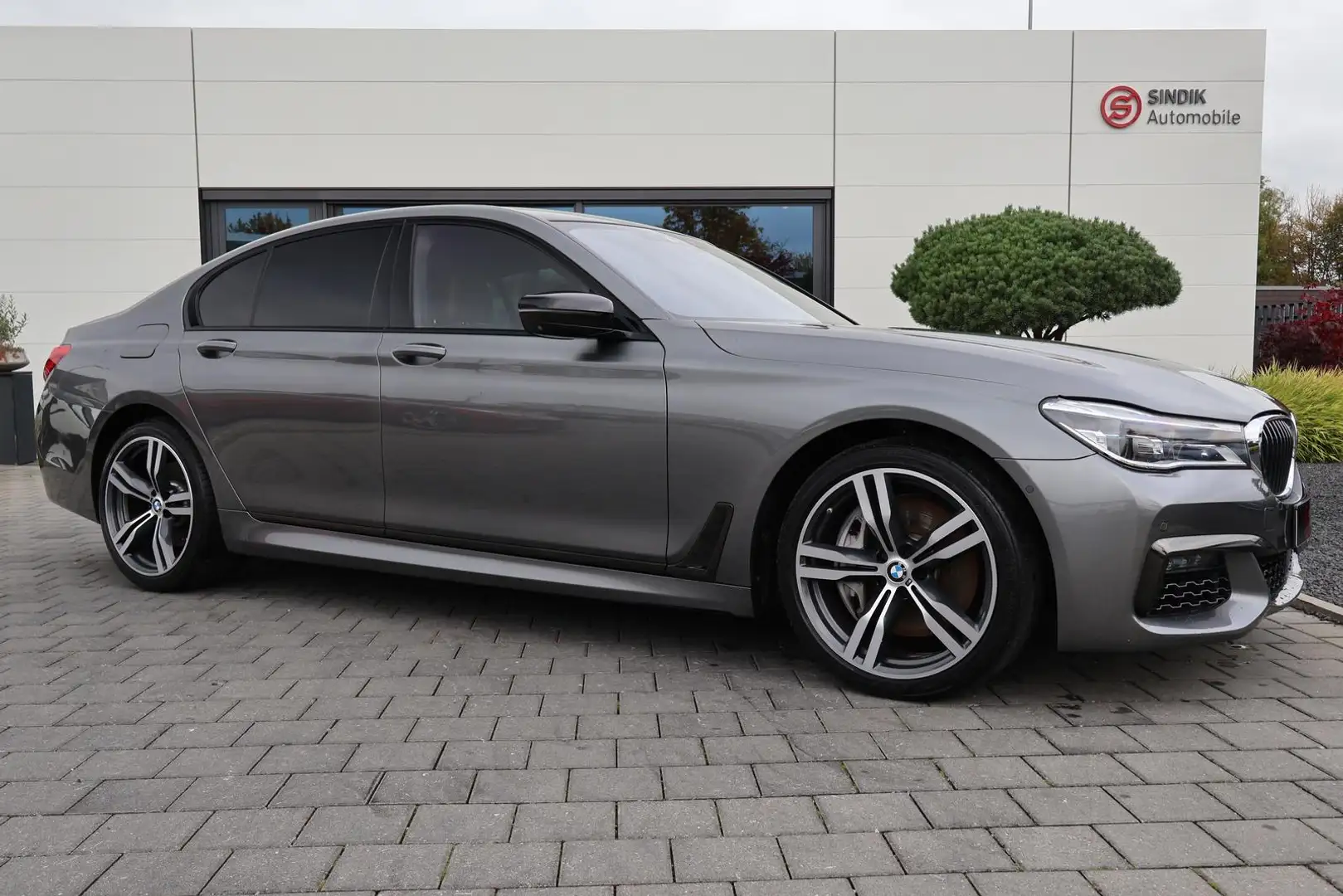 BMW 750 d xDrive M Sport-Massage-IntegralLenkung-LED Gris - 2