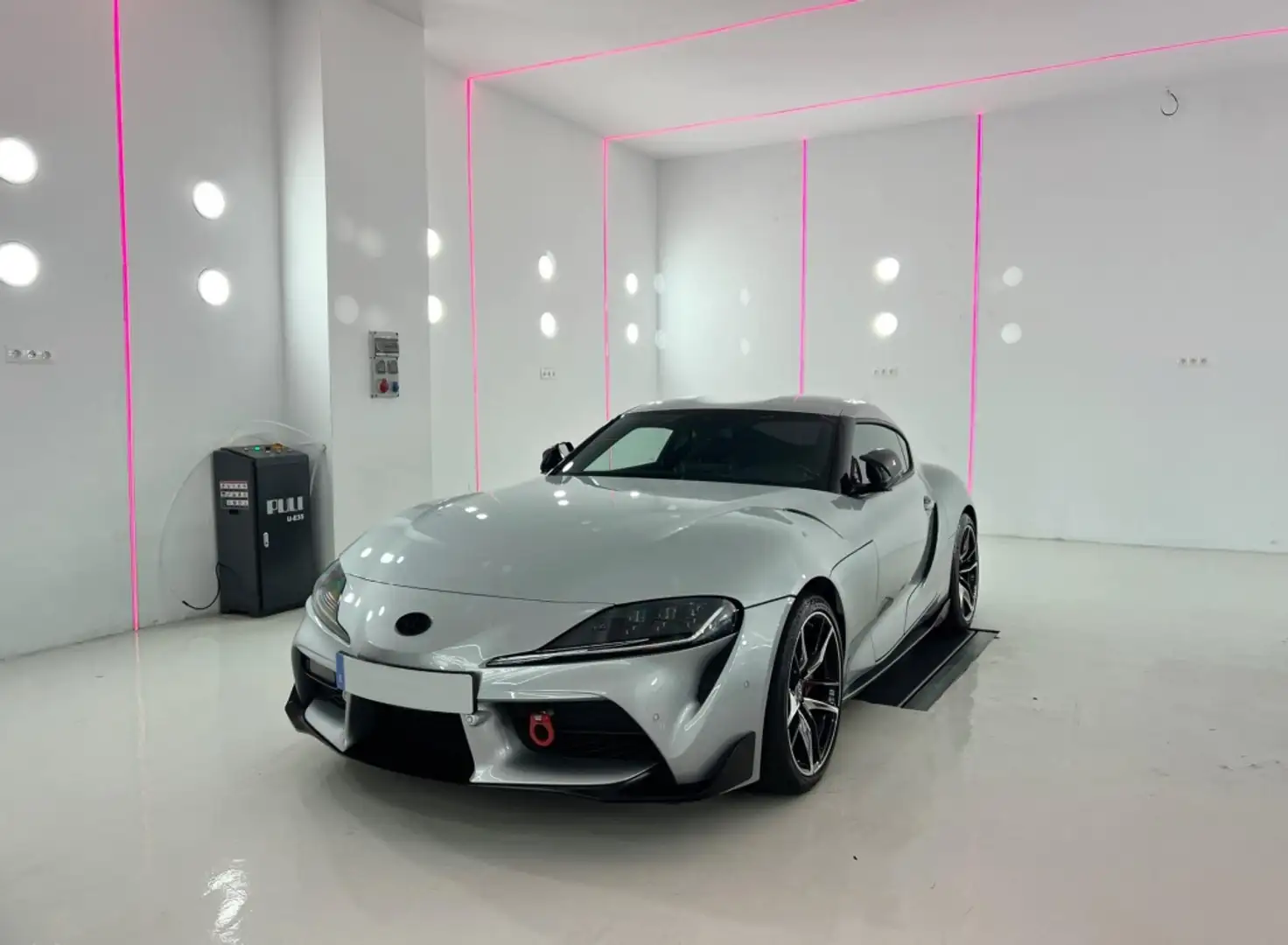 Toyota Supra GR 3.0 Performance Aut. Gris - 2