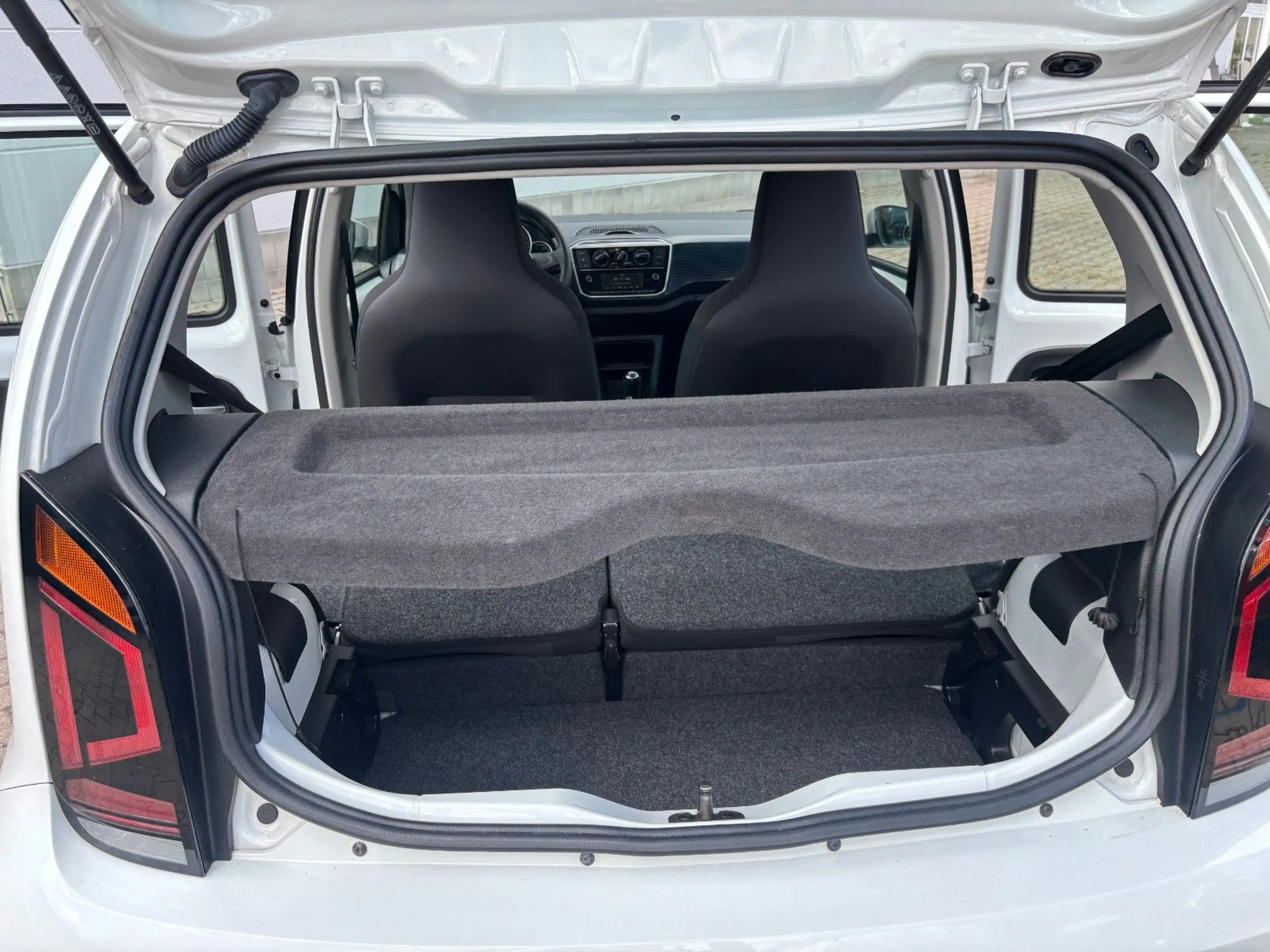 Volkswagen up! *KLIMA*4-Türer*SHZG*PDC*TEMP*KAMERA*SPUR*Eur6 — photo 12