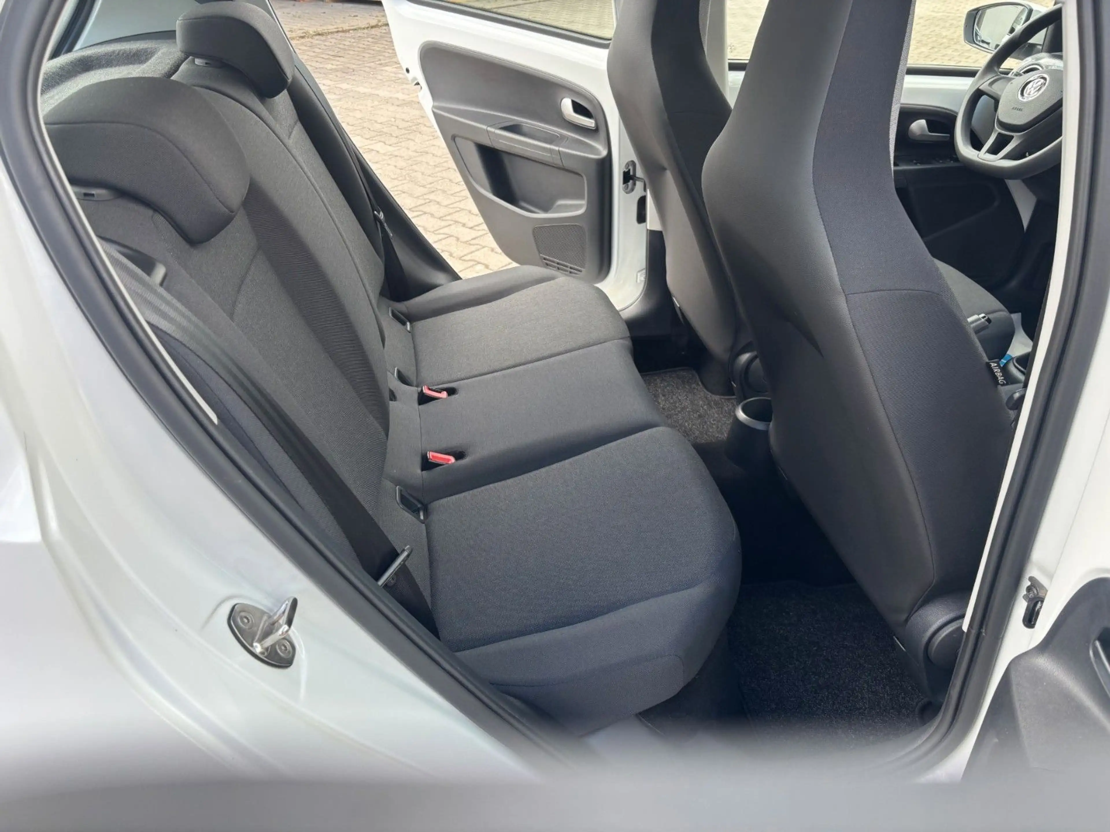 Volkswagen up! *KLIMA*4-Türer*SHZG*PDC*TEMP*KAMERA*SPUR*Eur6 — photo 17