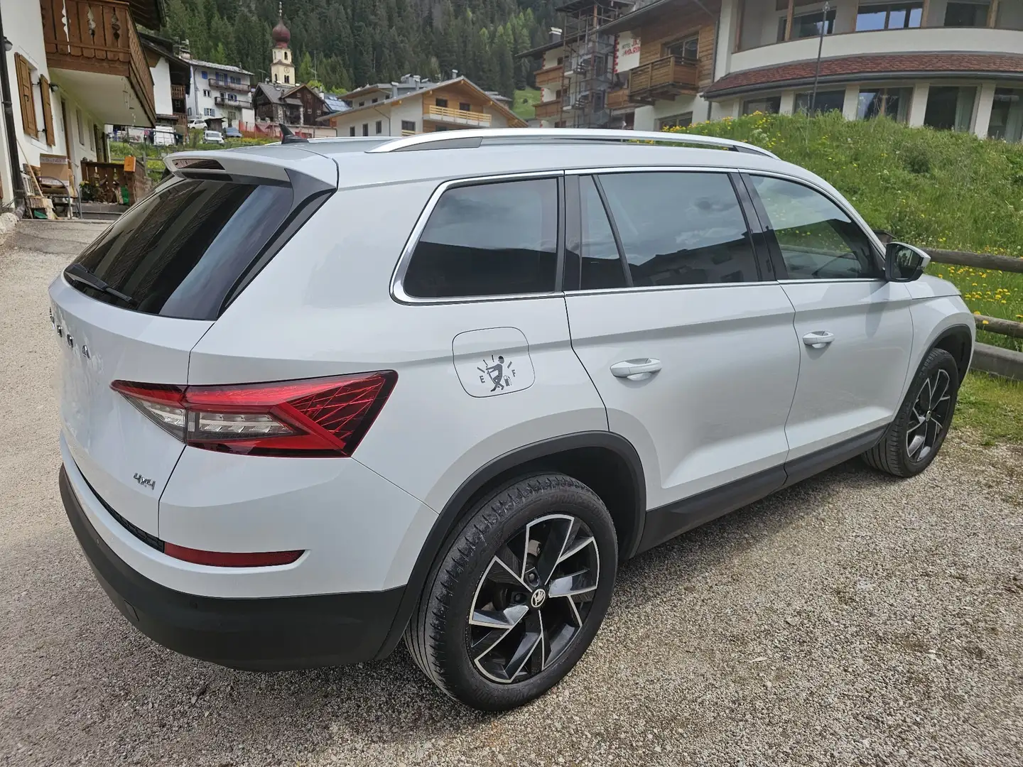 Skoda Kodiaq 2.0 tdi Style 4x4 dsg  + 2 treni gomme e cerchi Bianco - 2