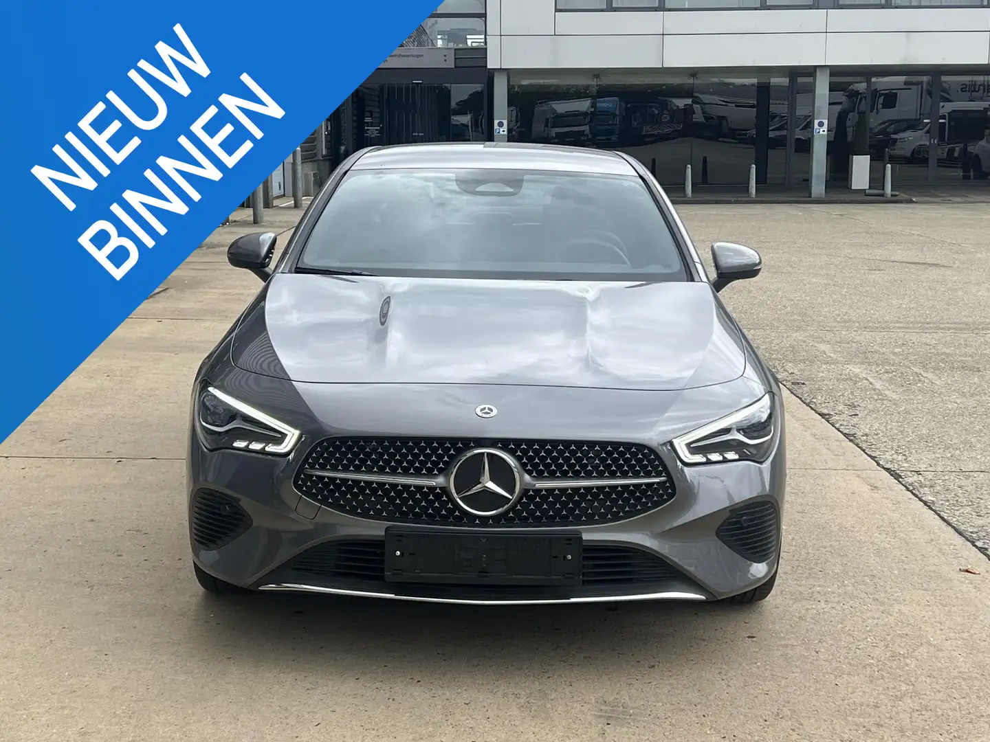 Mercedes-Benz CLA 200 Luxury Line Gris - 2