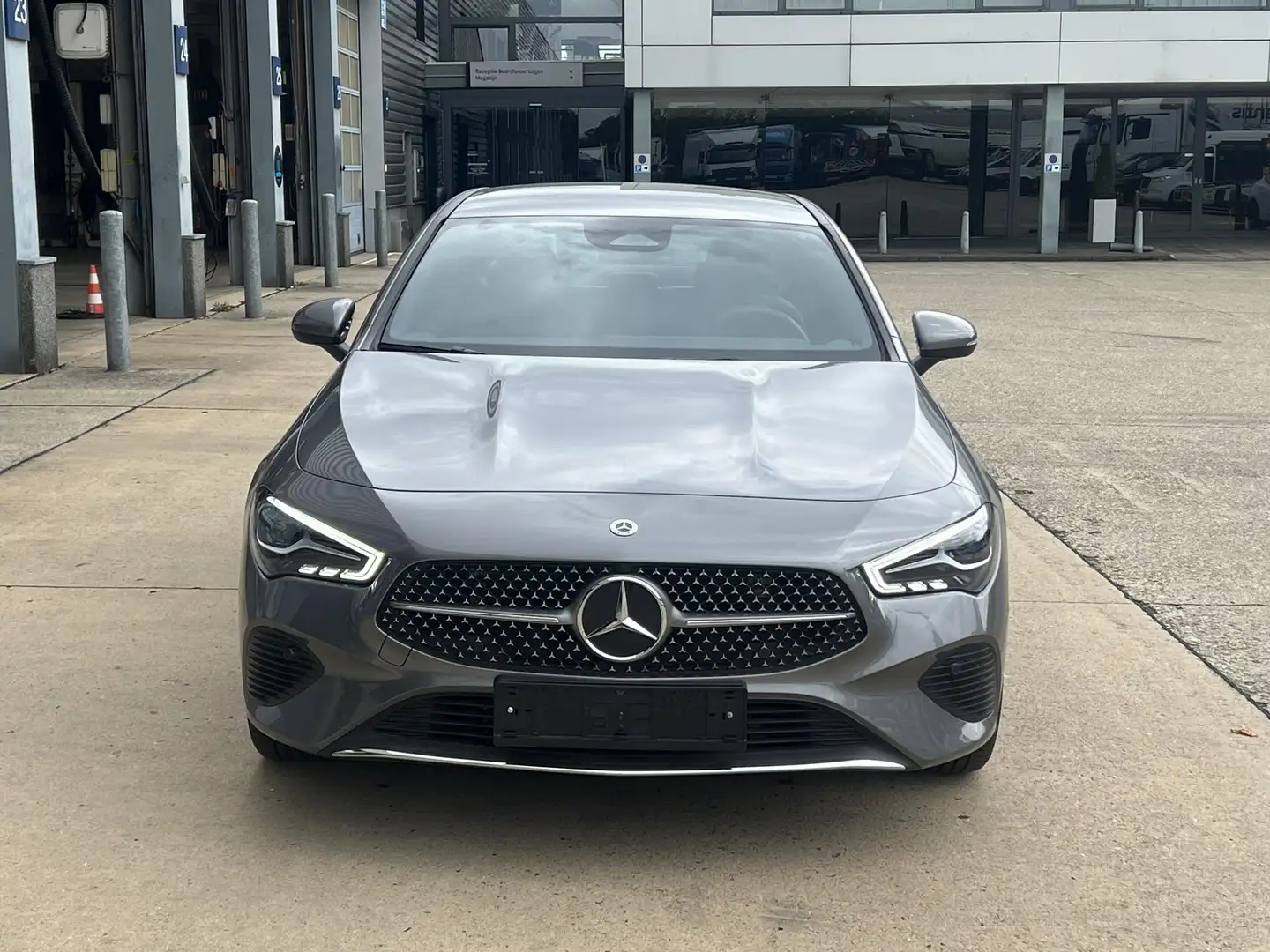 Mercedes-Benz CLA 200 Luxury Line Šedá - 2