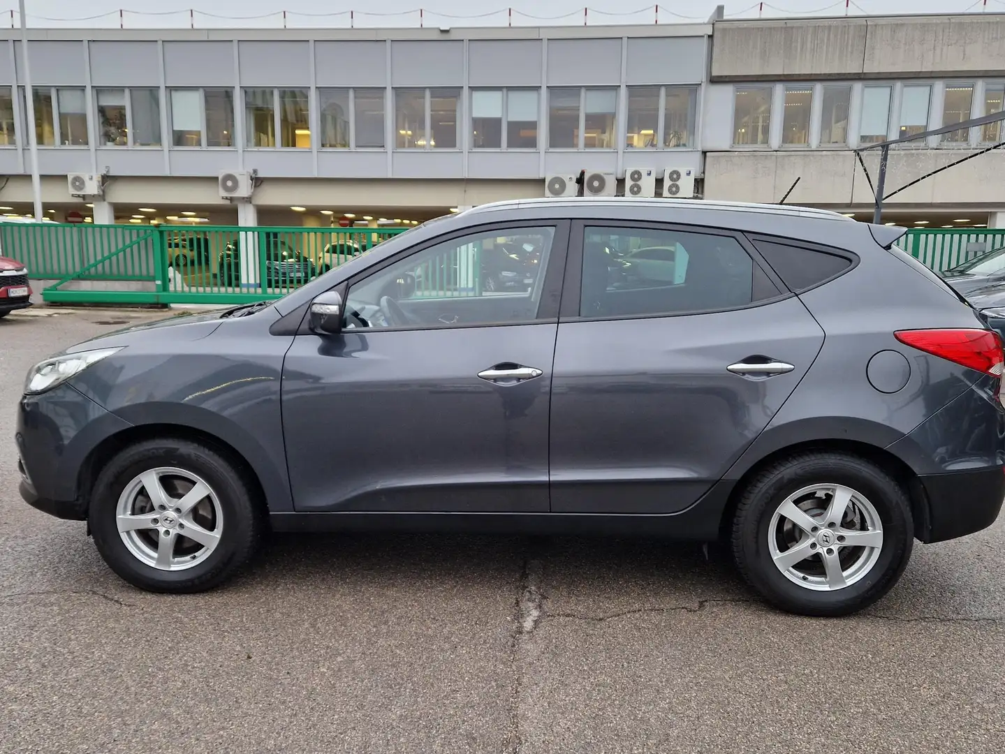 Hyundai iX35 iX35 2,0 CRDi Premium 2WD Grau - 2