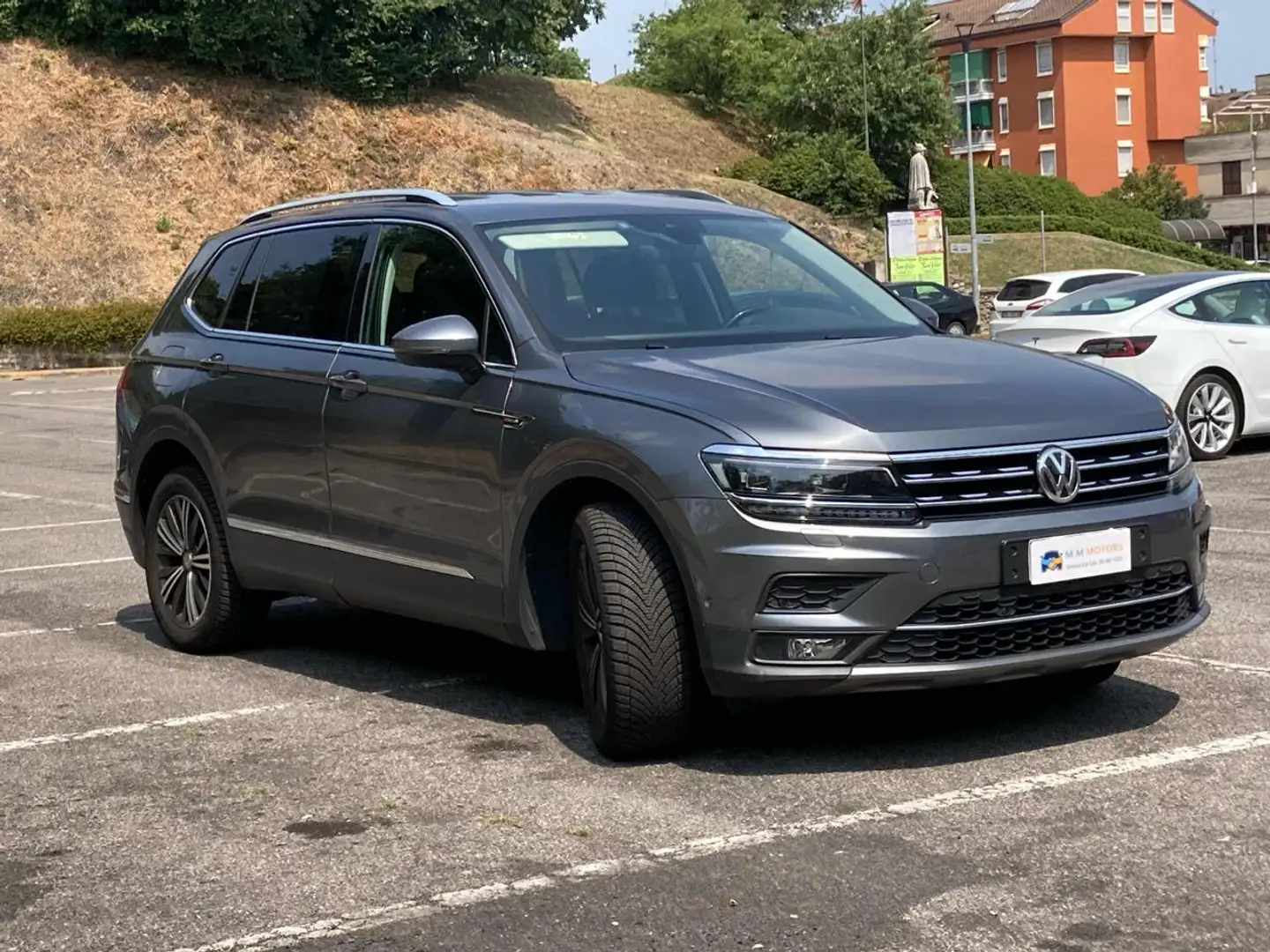 Volkswagen Tiguan Allspace 2.0 TDI  DSG 4MOTION 7 POSTI  TETTUCCIO APRIBILE Grigio - 2
