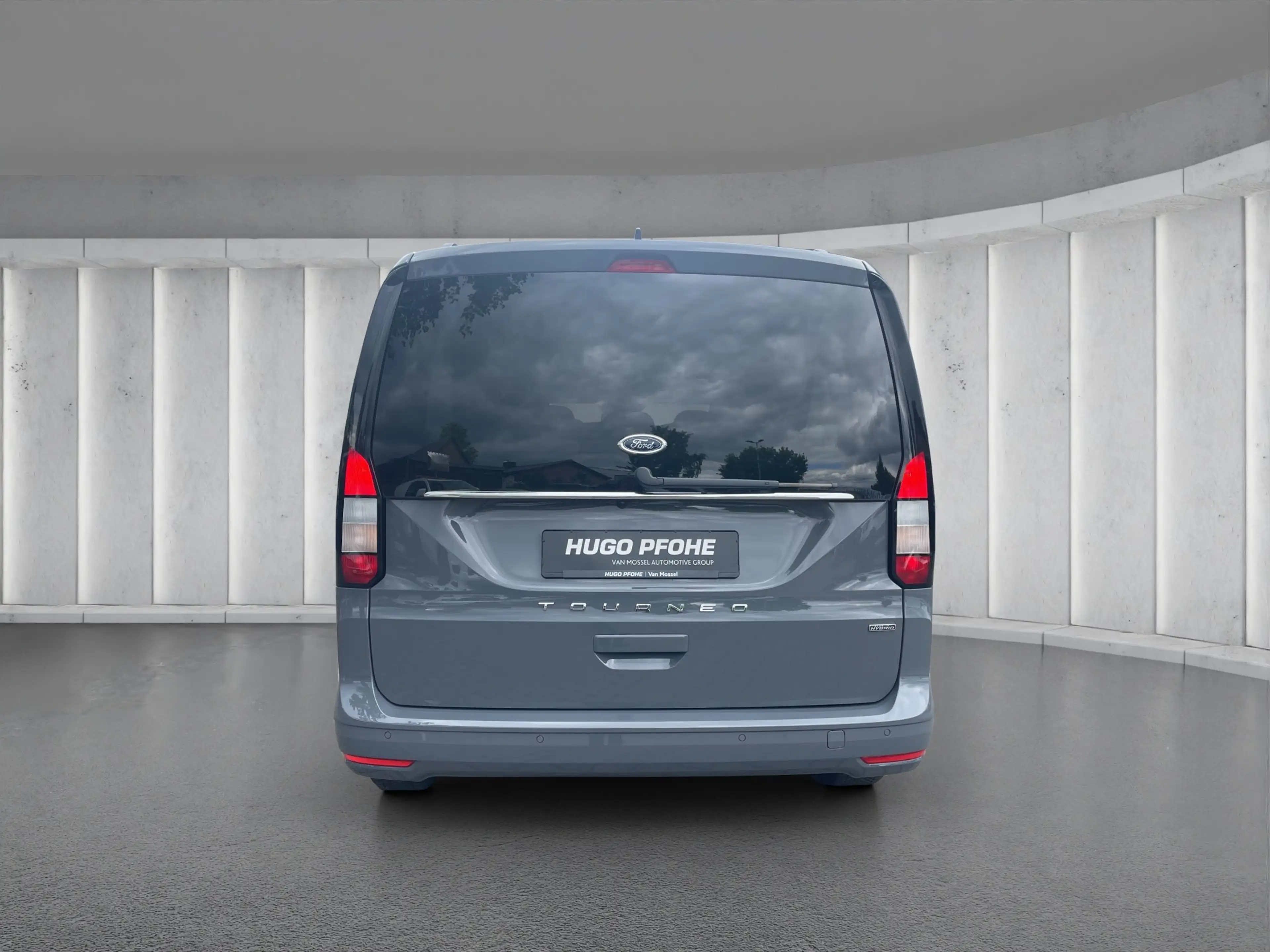 Ford Grand Tourneo Connect Titanium L2. 1.5 l EcoBoost PHEV. 6-Gang-A — photo 4