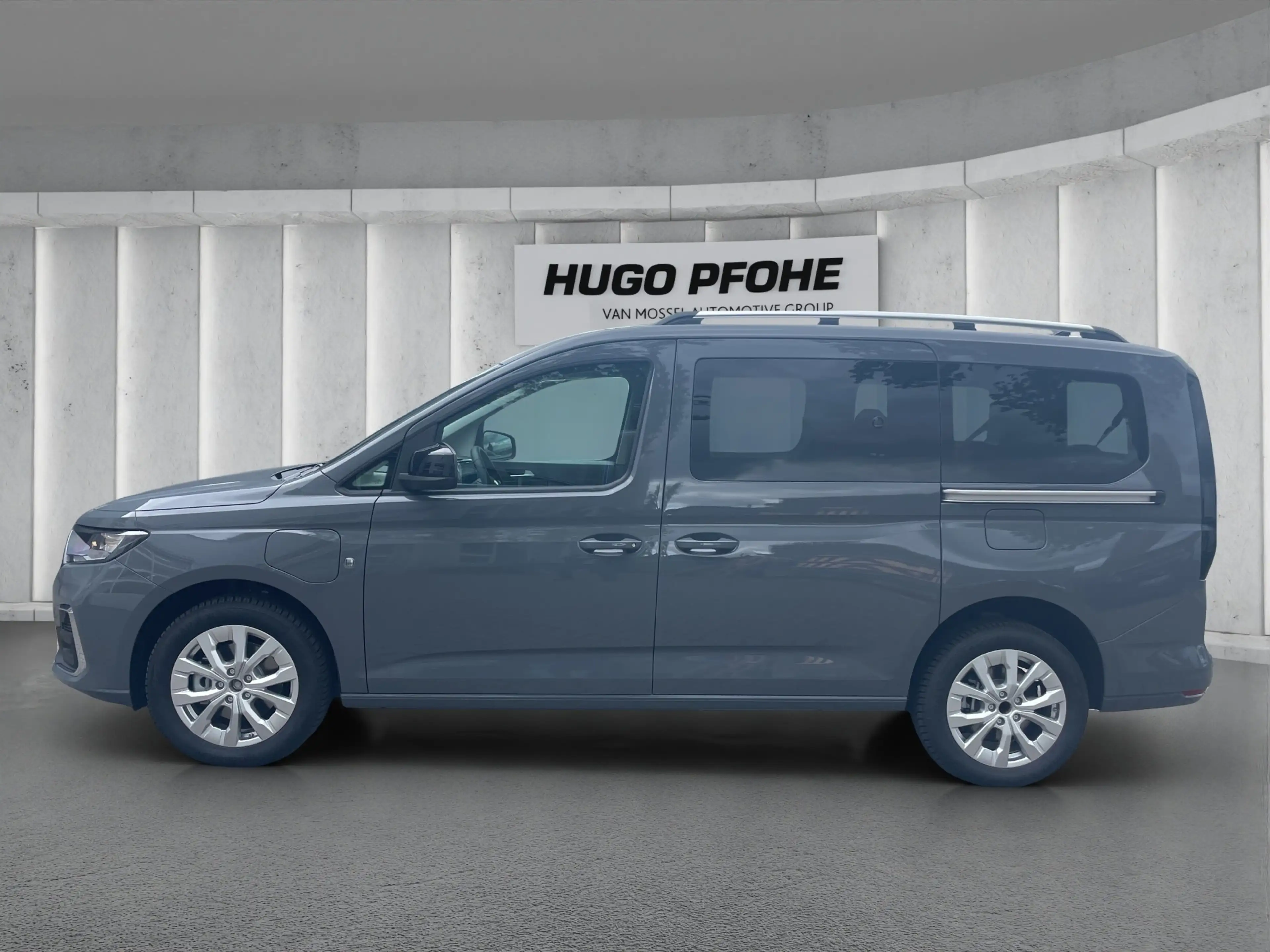 Ford Grand Tourneo Connect Titanium L2. 1.5 l EcoBoost PHEV. 6-Gang-A — photo 2