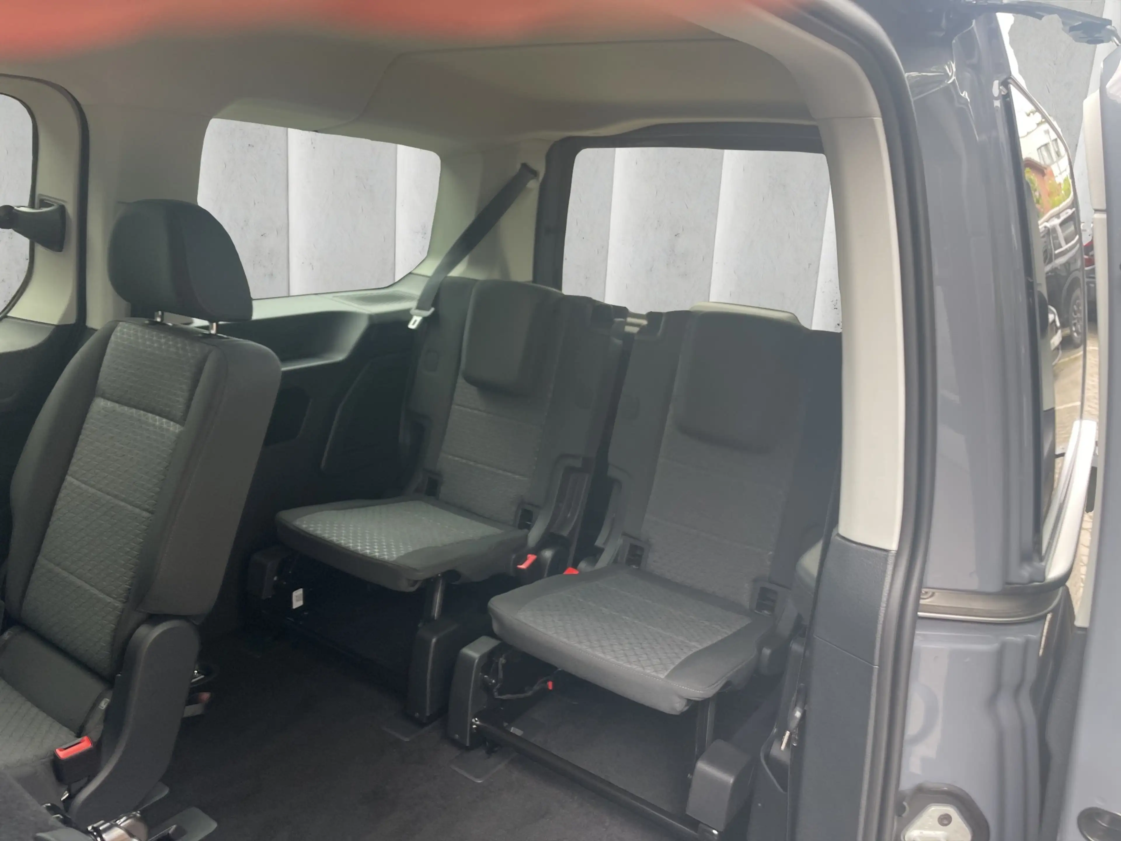 Ford Grand Tourneo Connect Titanium L2. 1.5 l EcoBoost PHEV. 6-Gang-A — photo 12