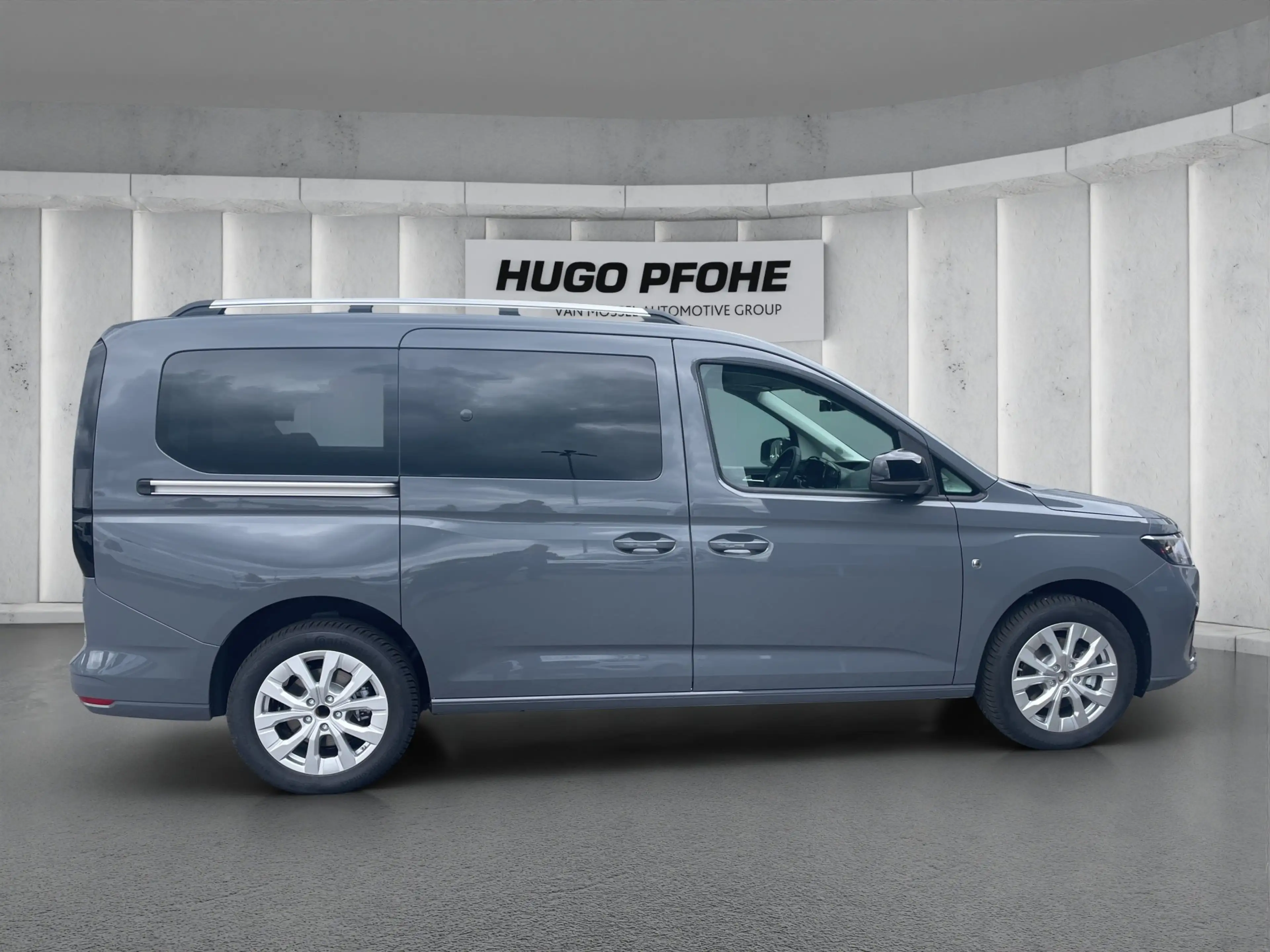 Ford Grand Tourneo Connect Titanium L2. 1.5 l EcoBoost PHEV. 6-Gang-A — photo 6