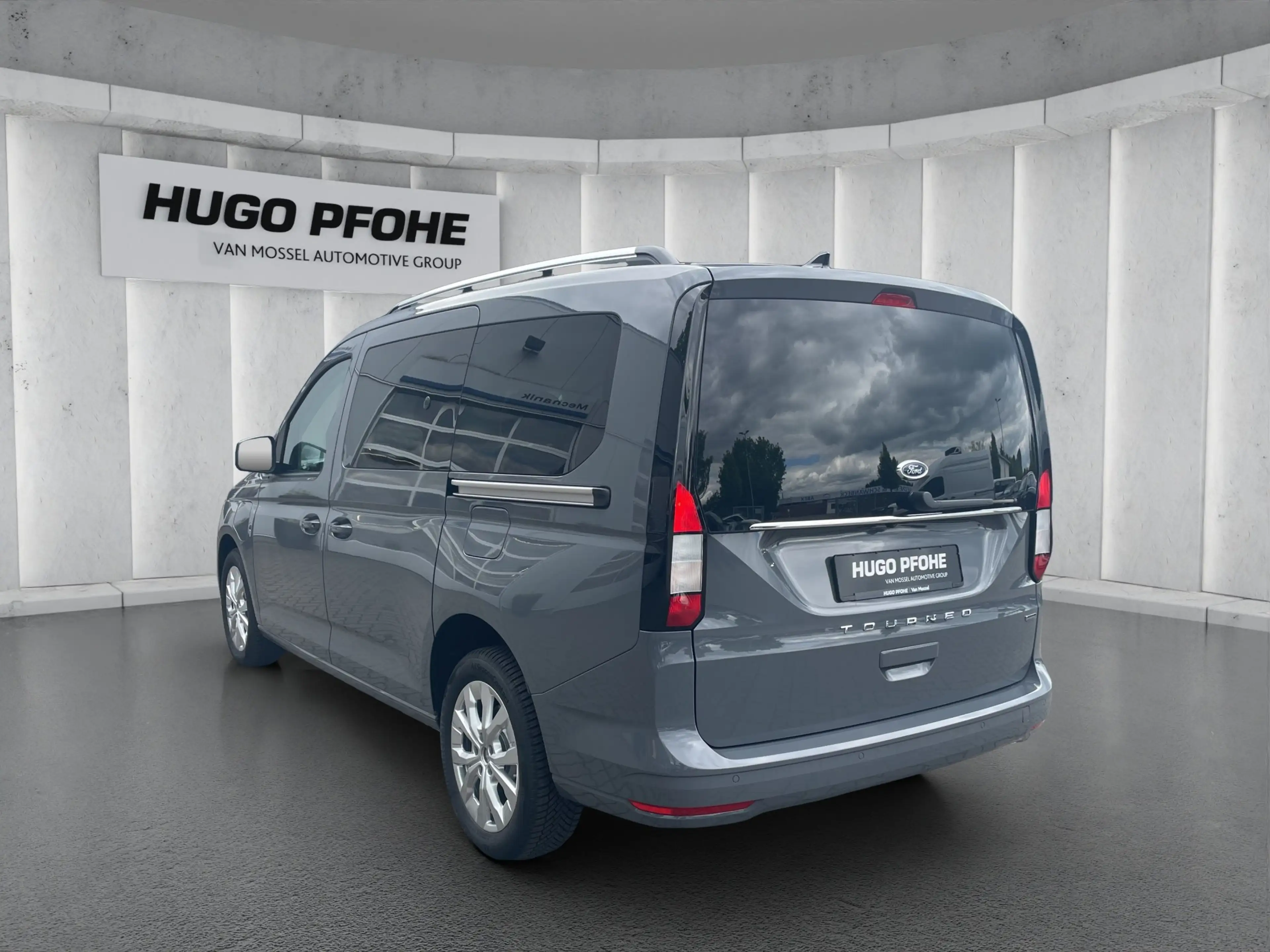Ford Grand Tourneo Connect Titanium L2. 1.5 l EcoBoost PHEV. 6-Gang-A — photo 3