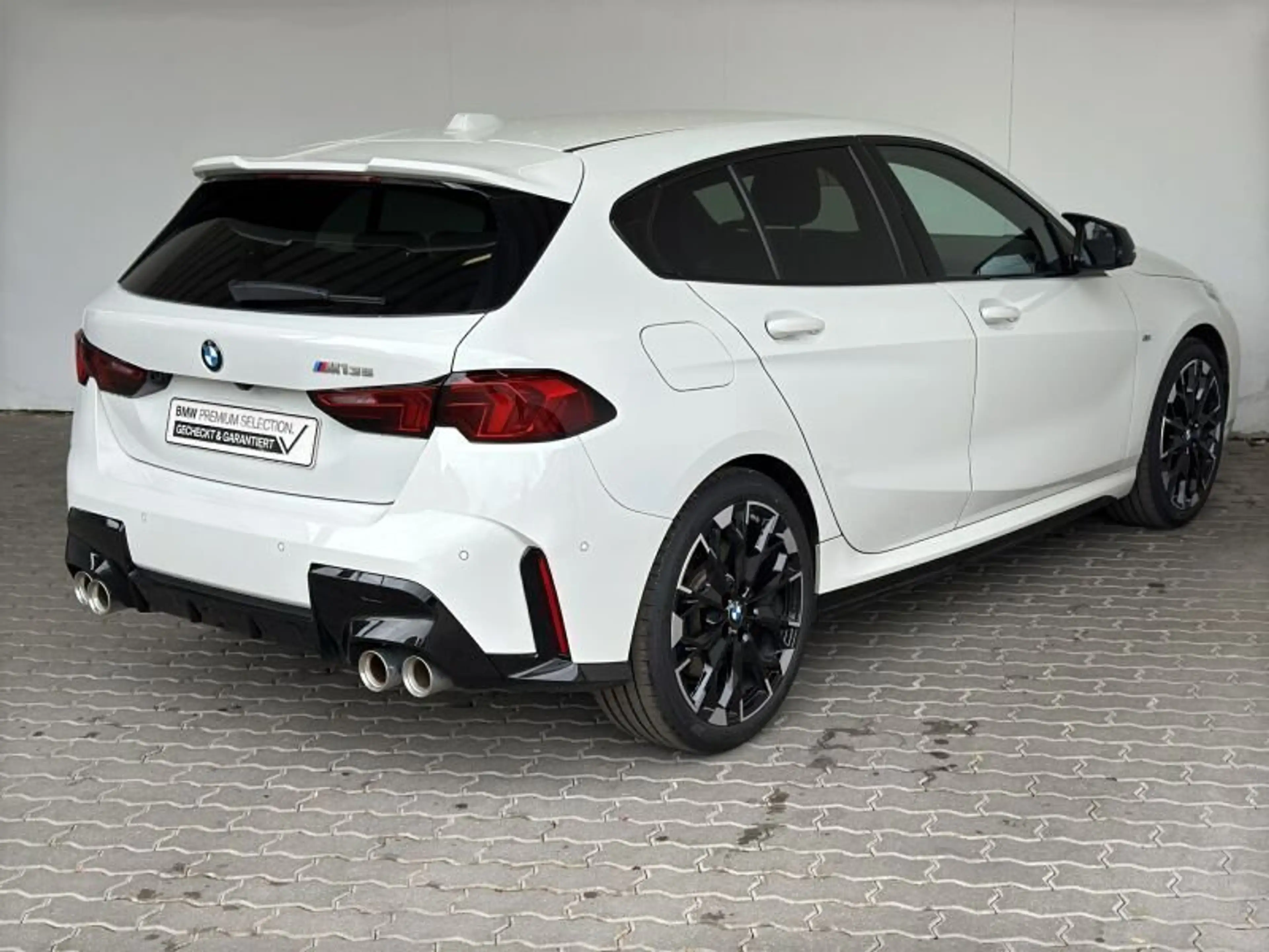 BMW 135 M xDrive Limousine Navi.LED.360°.AHK.ACC.KfZg — photo 4