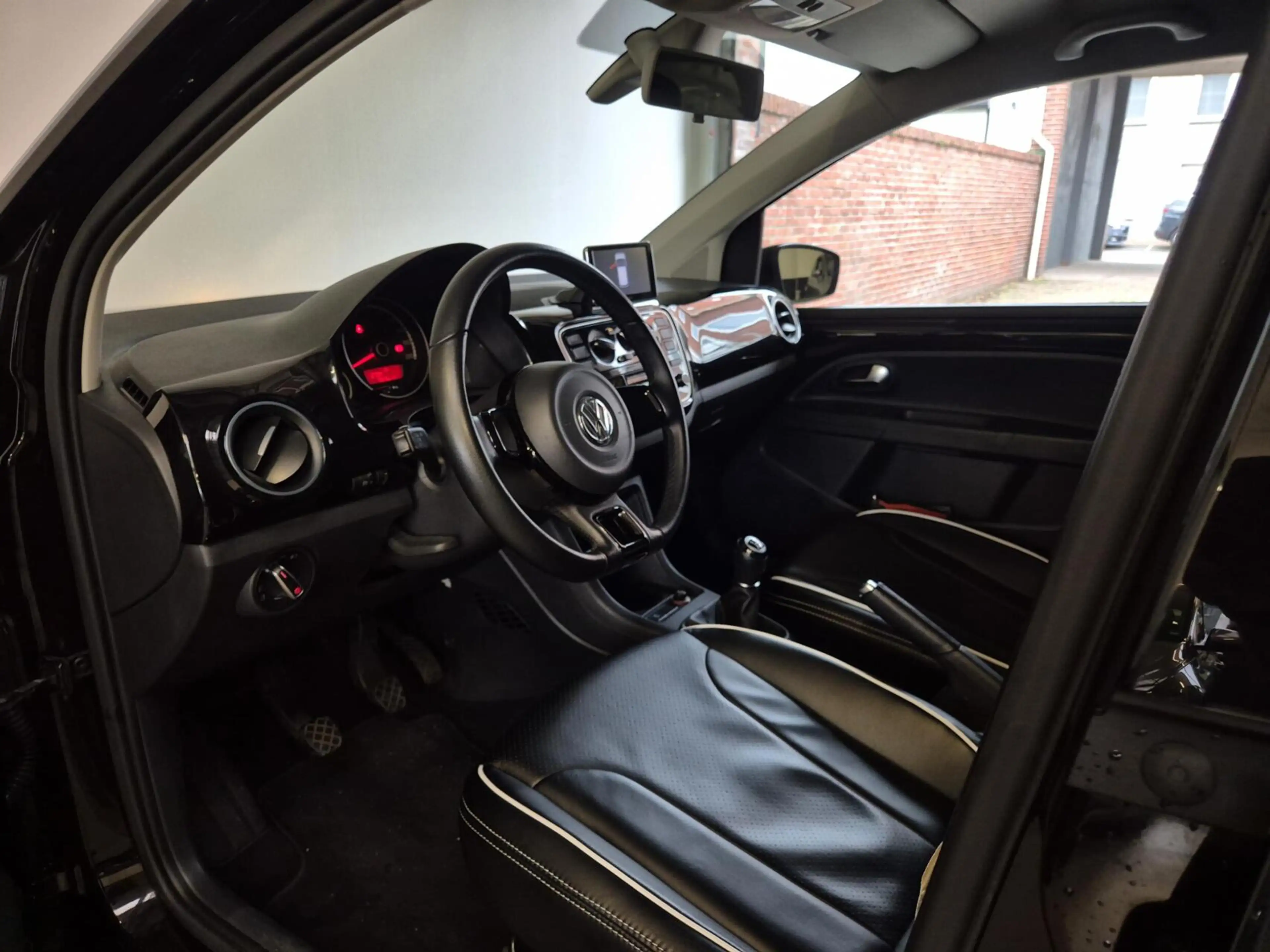 Volkswagen up! 1.0 high up! / Leren Bekleding / Cruisecontrol — photo 2