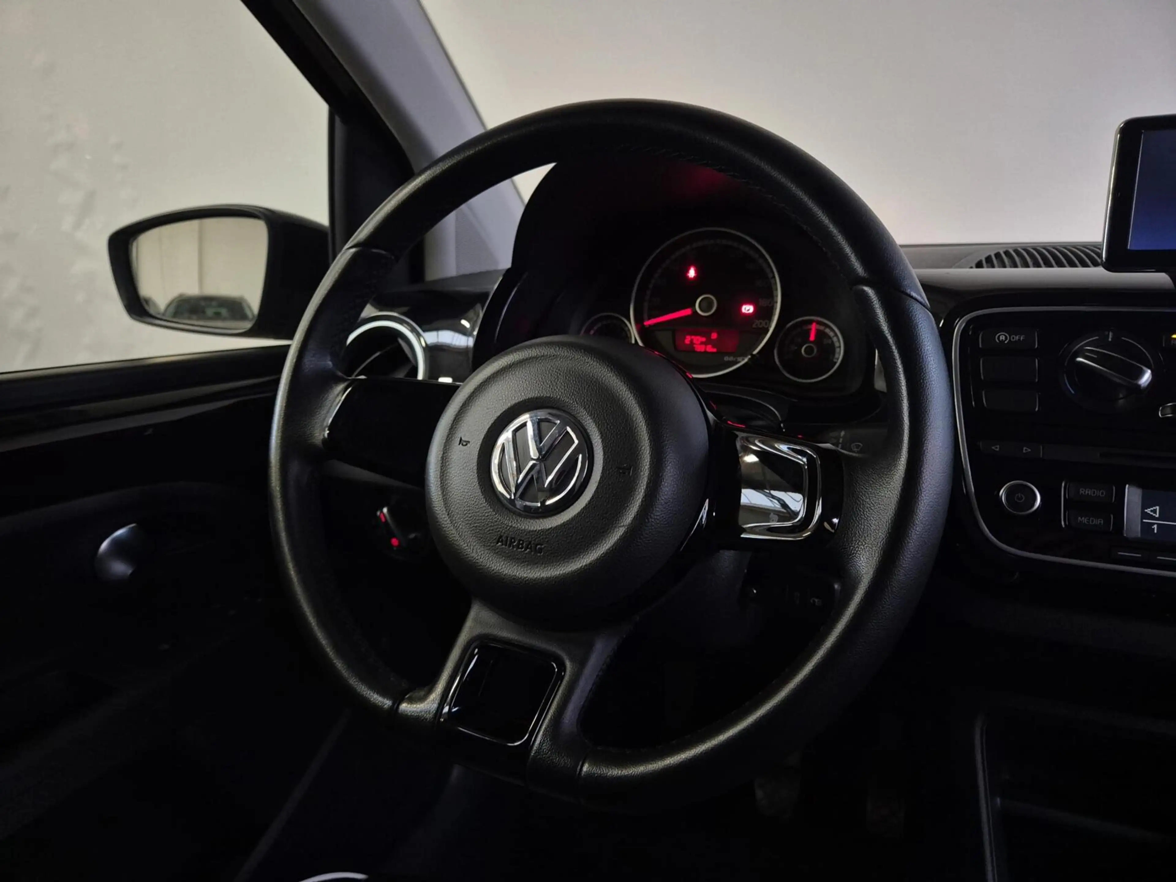 Volkswagen up! 1.0 high up! / Leren Bekleding / Cruisecontrol — photo 10