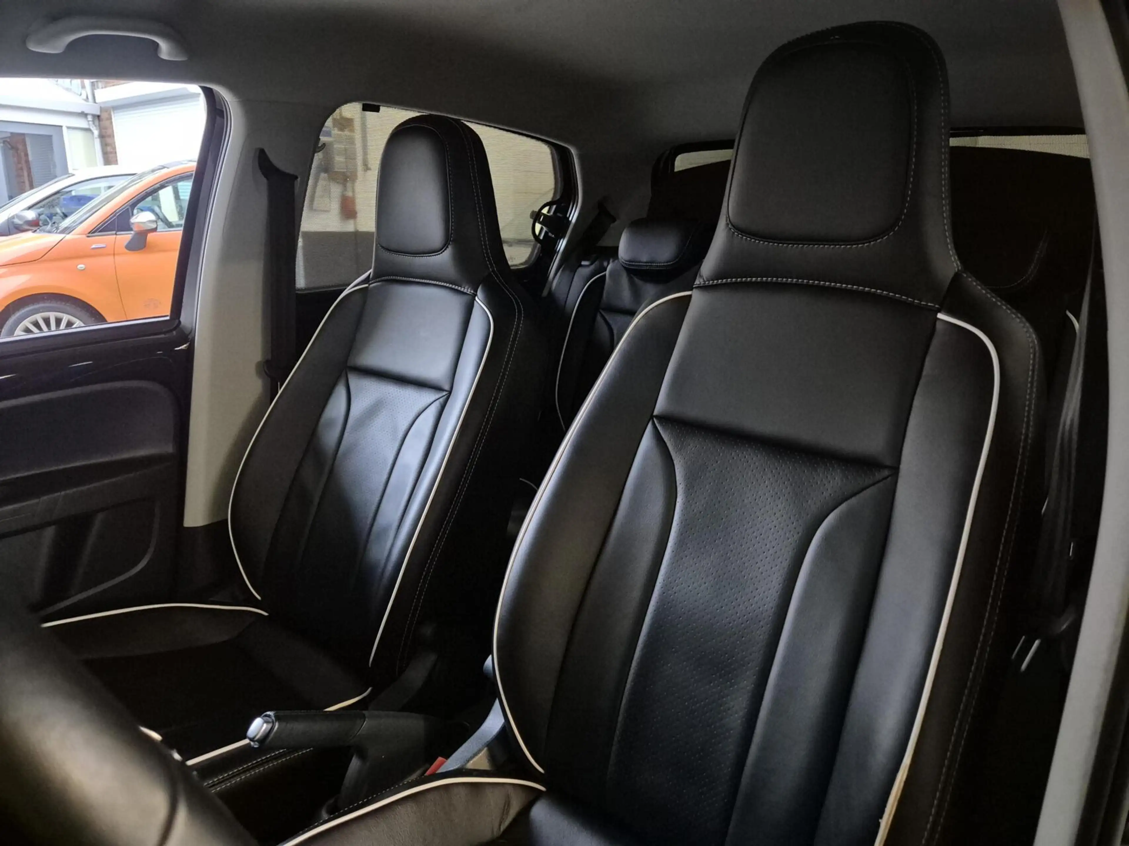 Volkswagen up! 1.0 high up! / Leren Bekleding / Cruisecontrol — photo 3