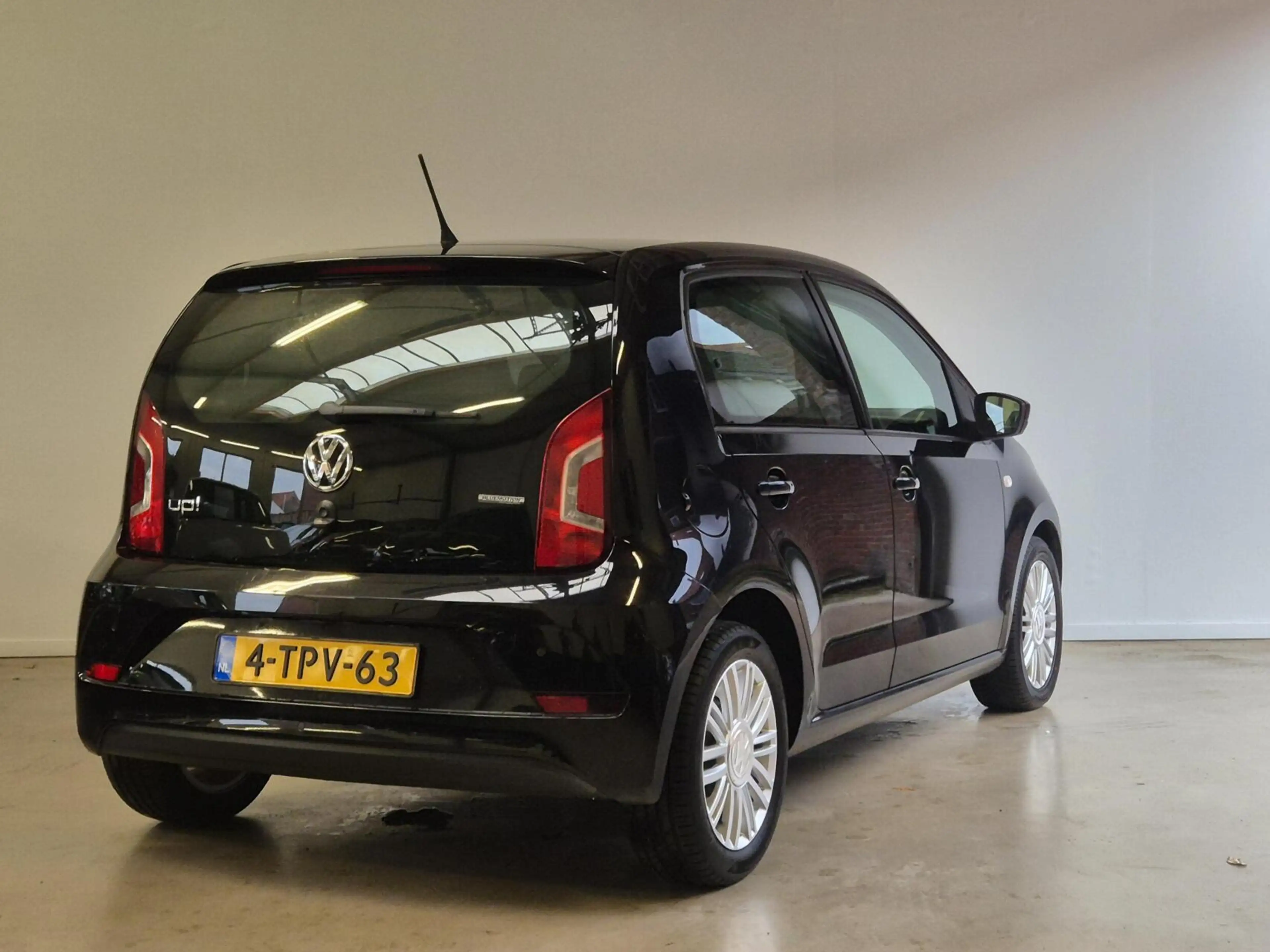 Volkswagen up! 1.0 high up! / Leren Bekleding / Cruisecontrol — photo 9