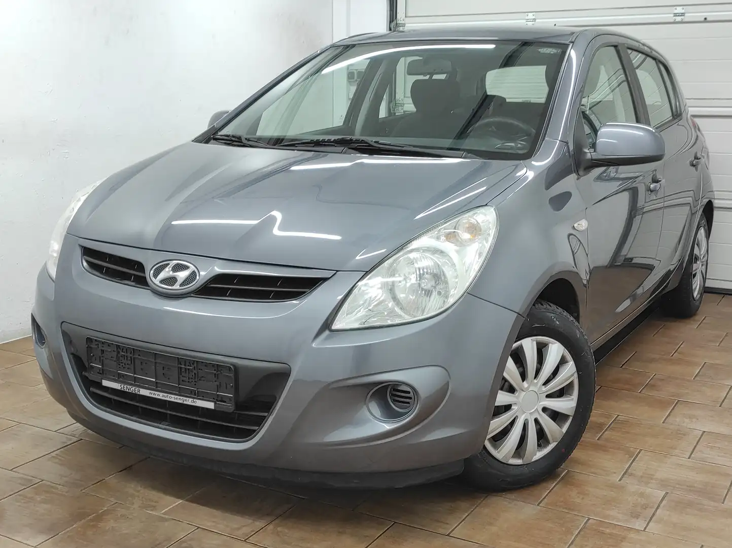 Hyundai i20 KLIMA PDC EURO-5 ESP 1-HAND BC USB AUX-IN FIFA WM Grau - 2