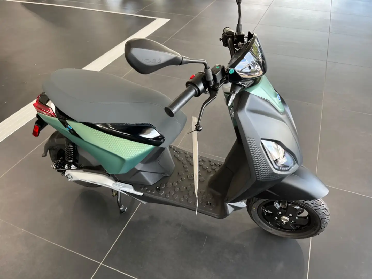 Piaggio 1 One SR 45 km/h ELEKTROROLLER Vert - 2