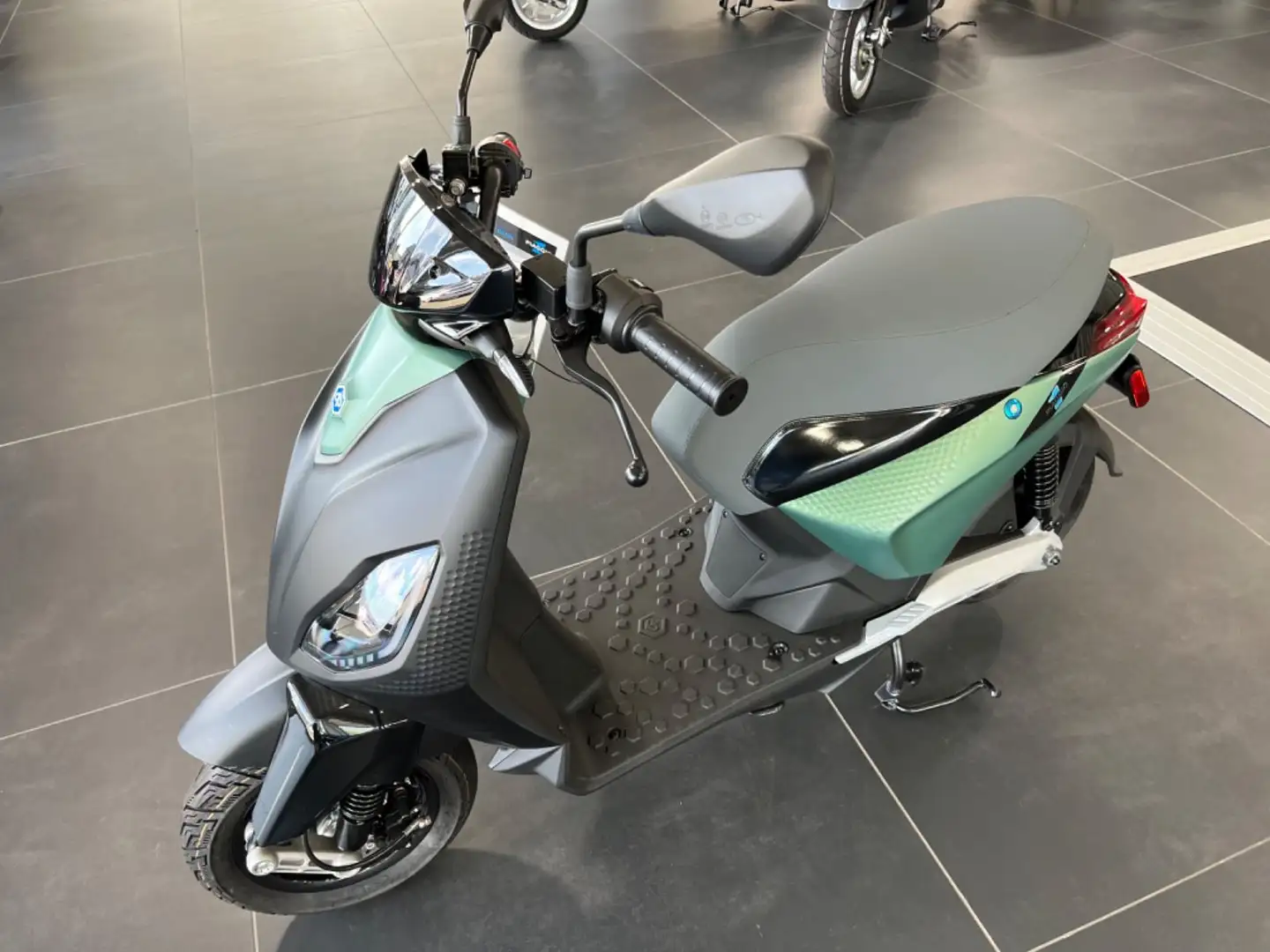 Piaggio 1 One SR 45 km/h ELEKTROROLLER Verde - 1