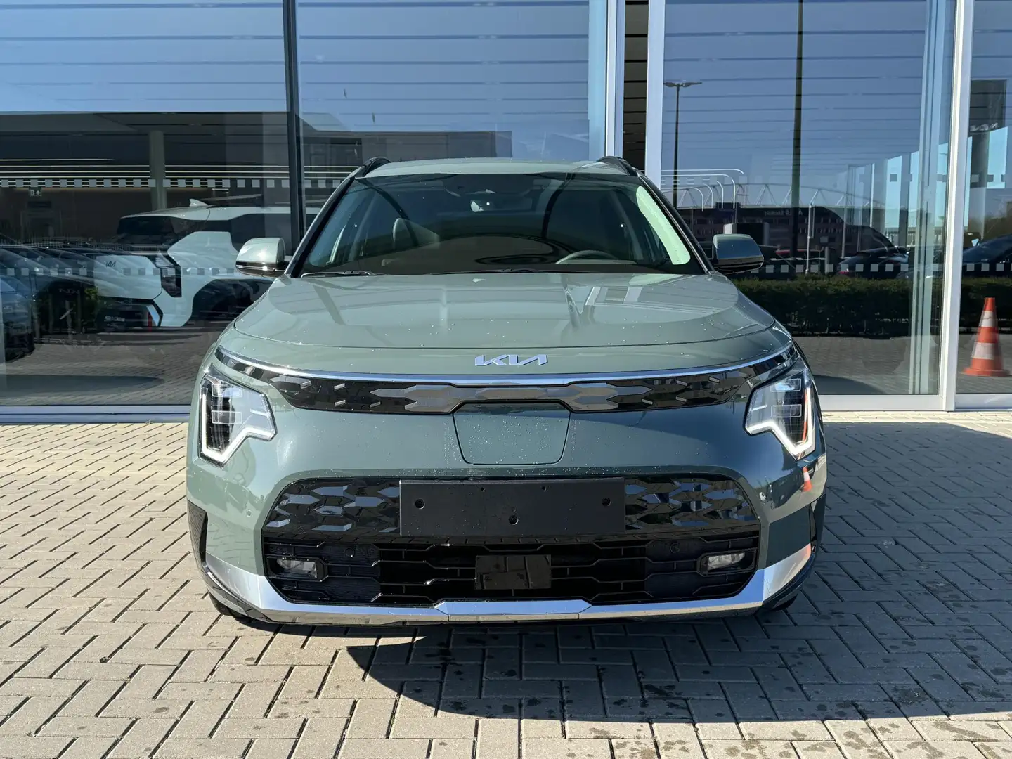 Kia e-Niro EV Air 64.8 kWh | Direct beschikbaar | Navigatie | Groen - 2